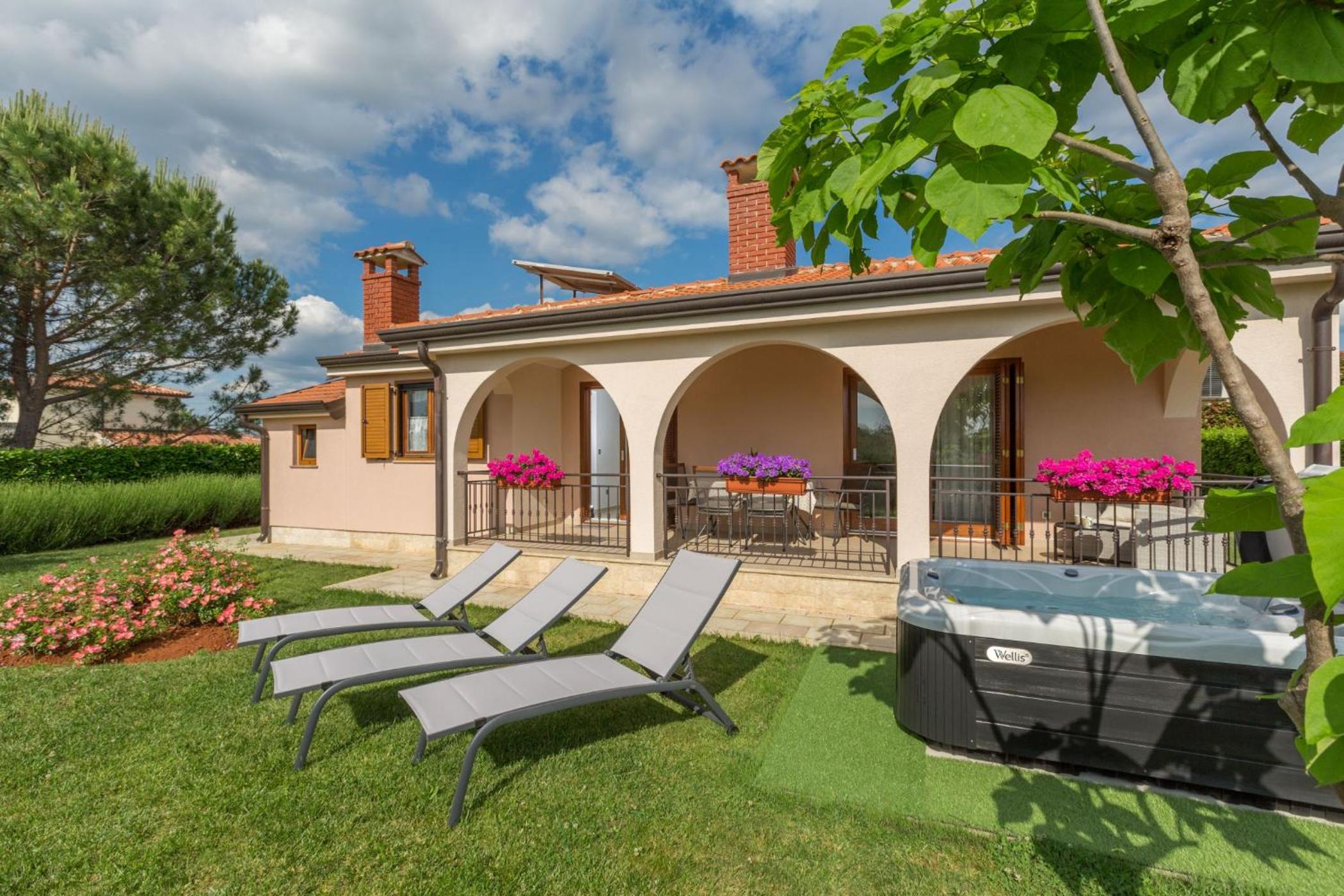 Three-Bedroom Villa photo 2