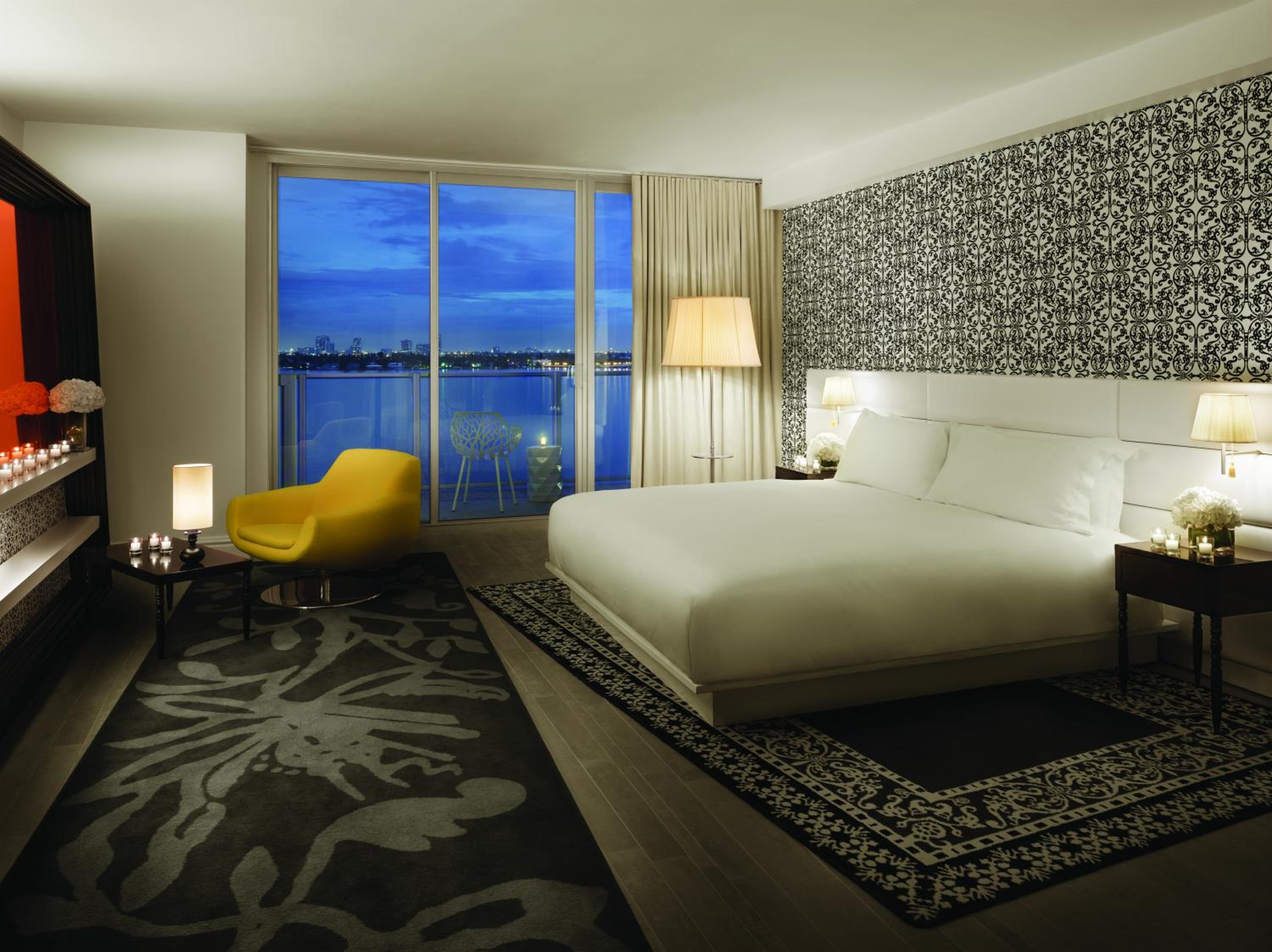 Deluxe Bay View Studio Suite w Balcony - Photo 3