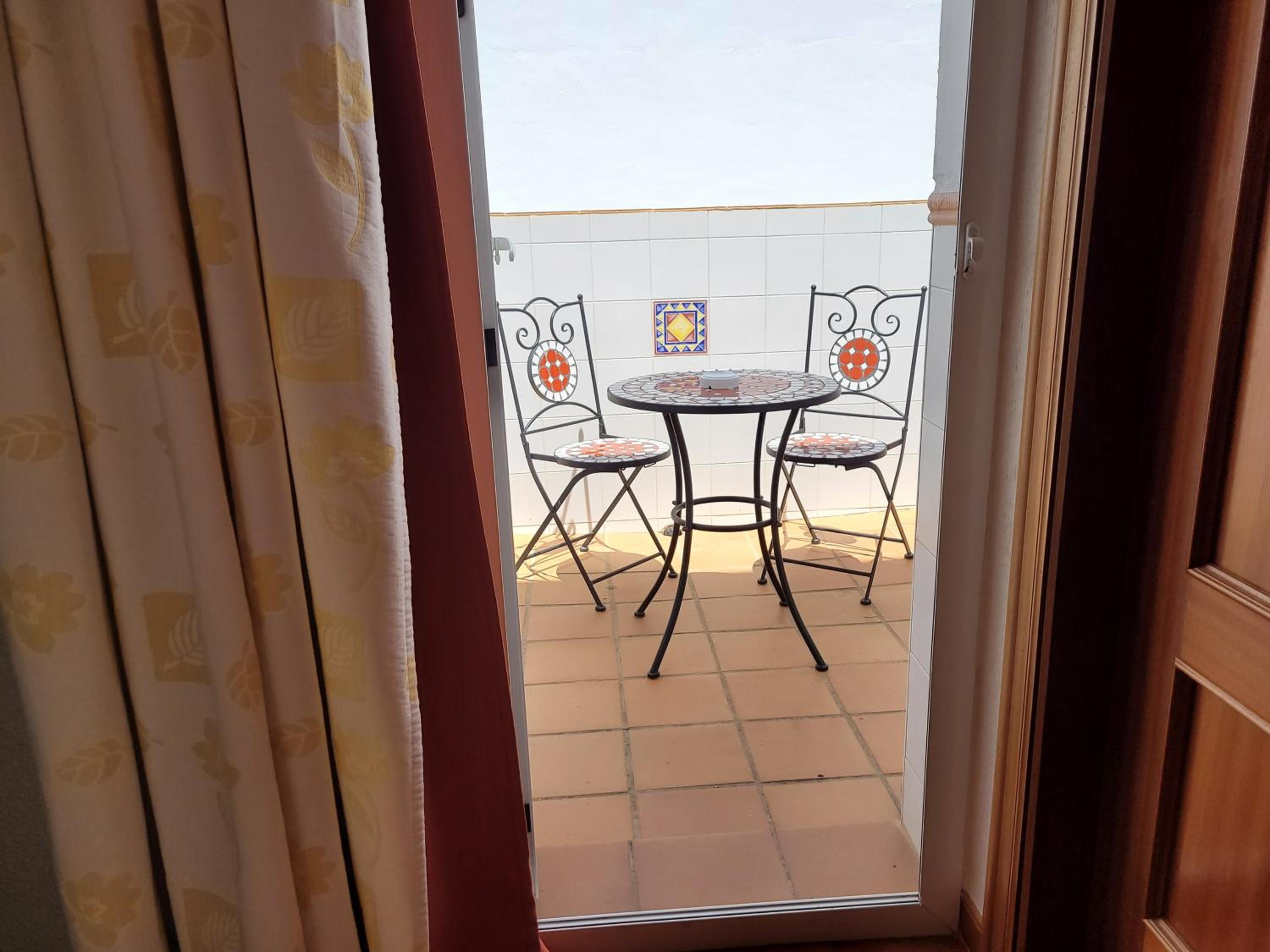 Twin Room - Photo 2