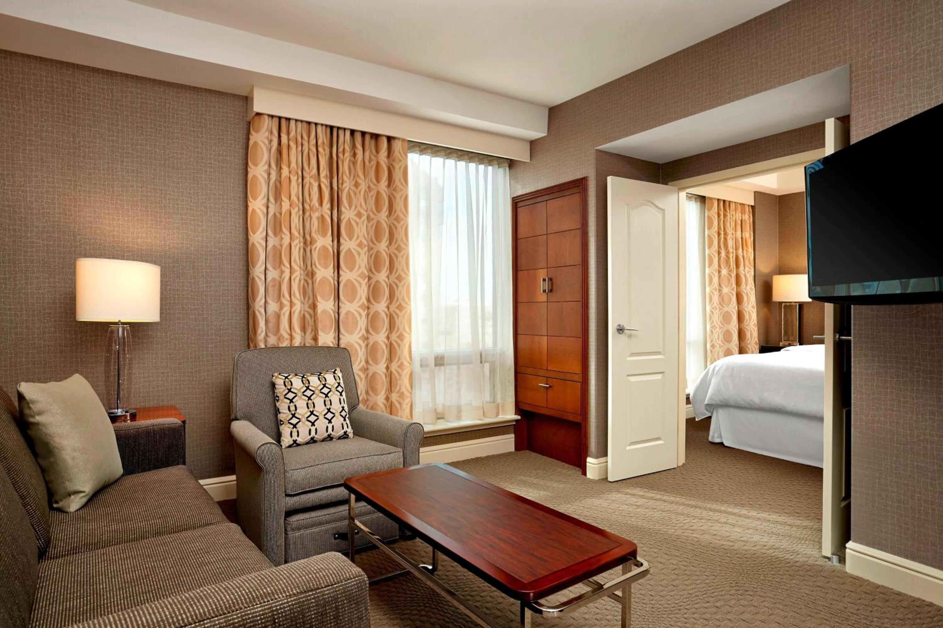 King Corner Suite With Sofa Bed  - Photo 1