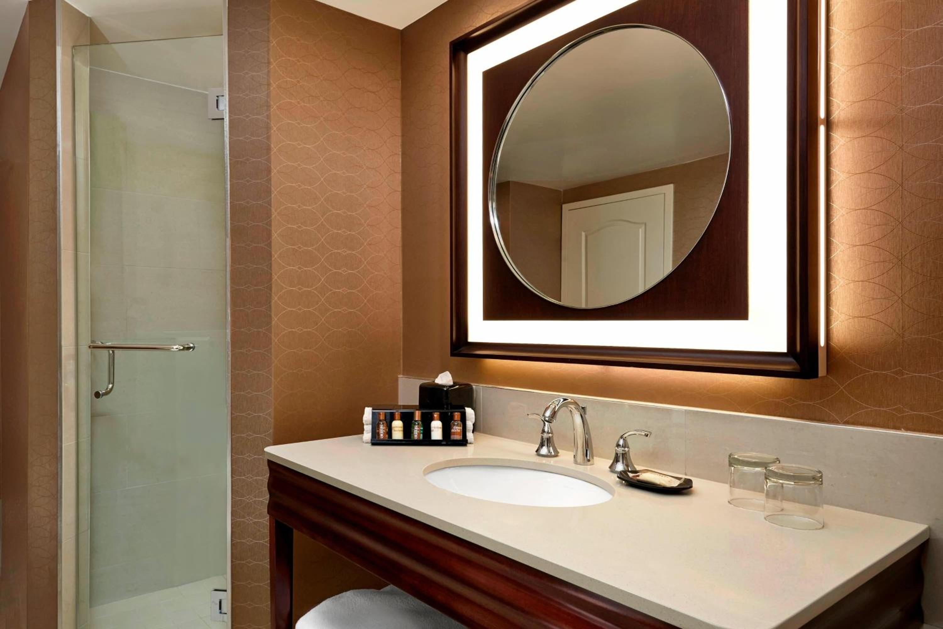 King Corner Suite With Sofa Bed  - Photo 3