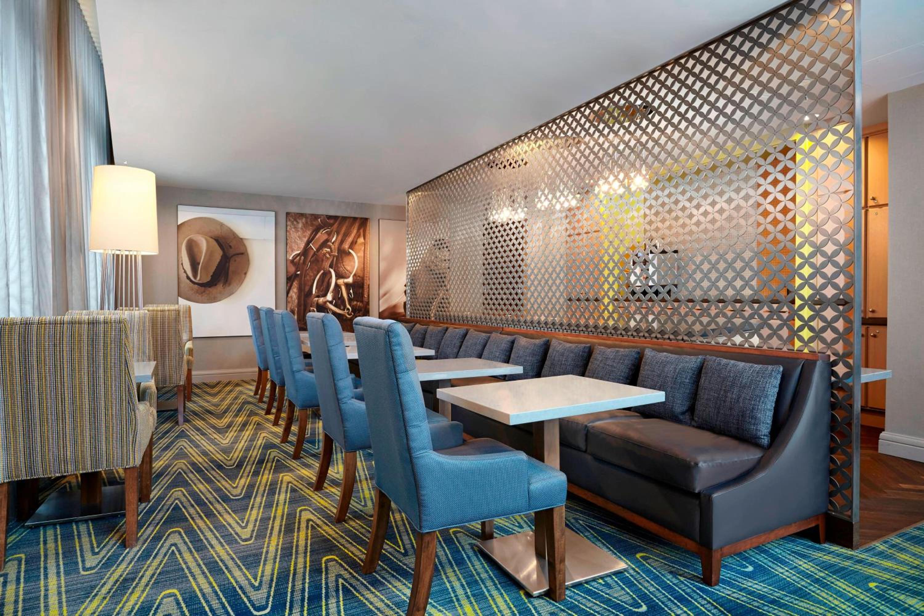 Club King Suite with Sofa Bed - Photo 4