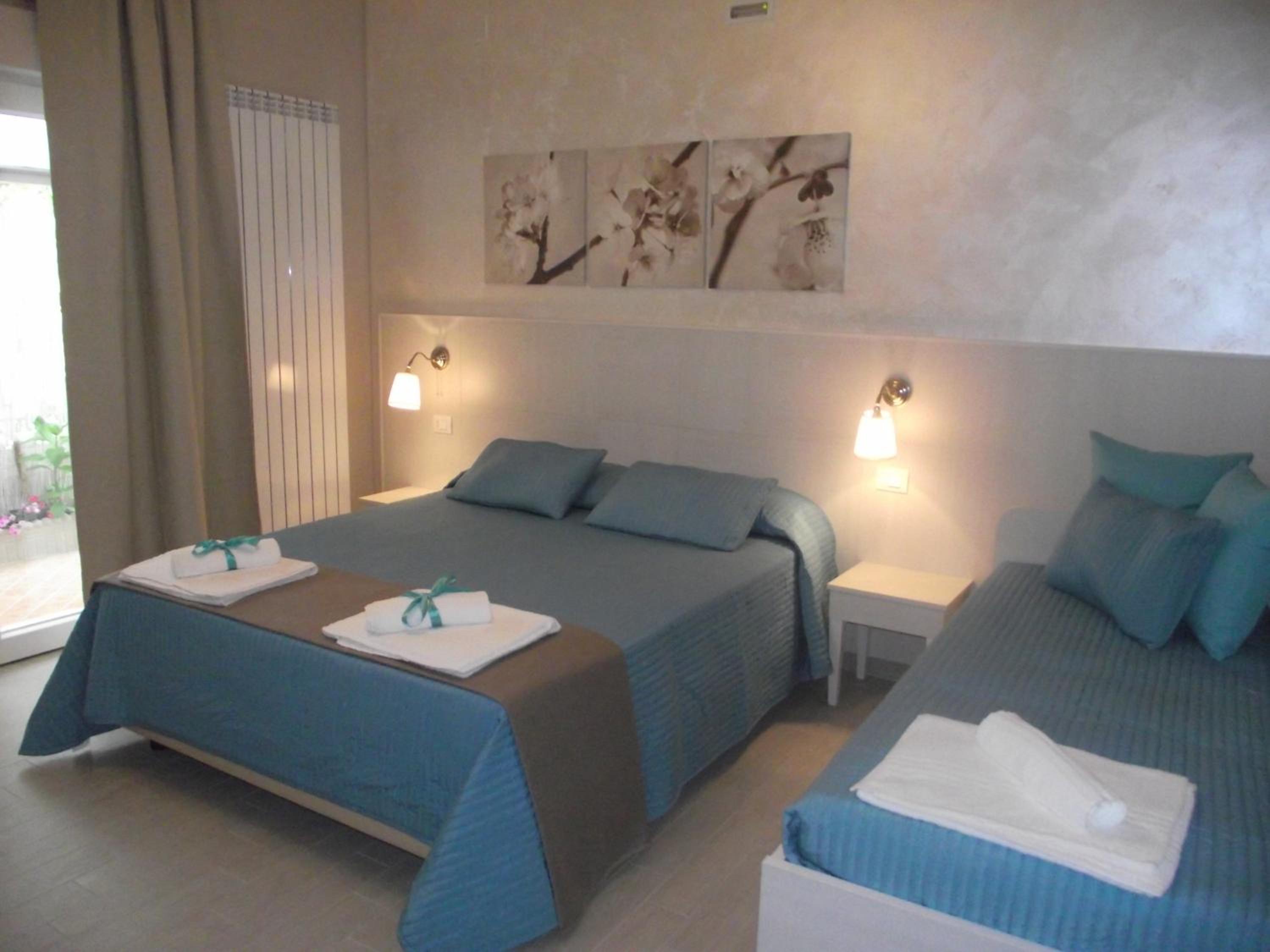 Double Room with Extra Bed photo 1