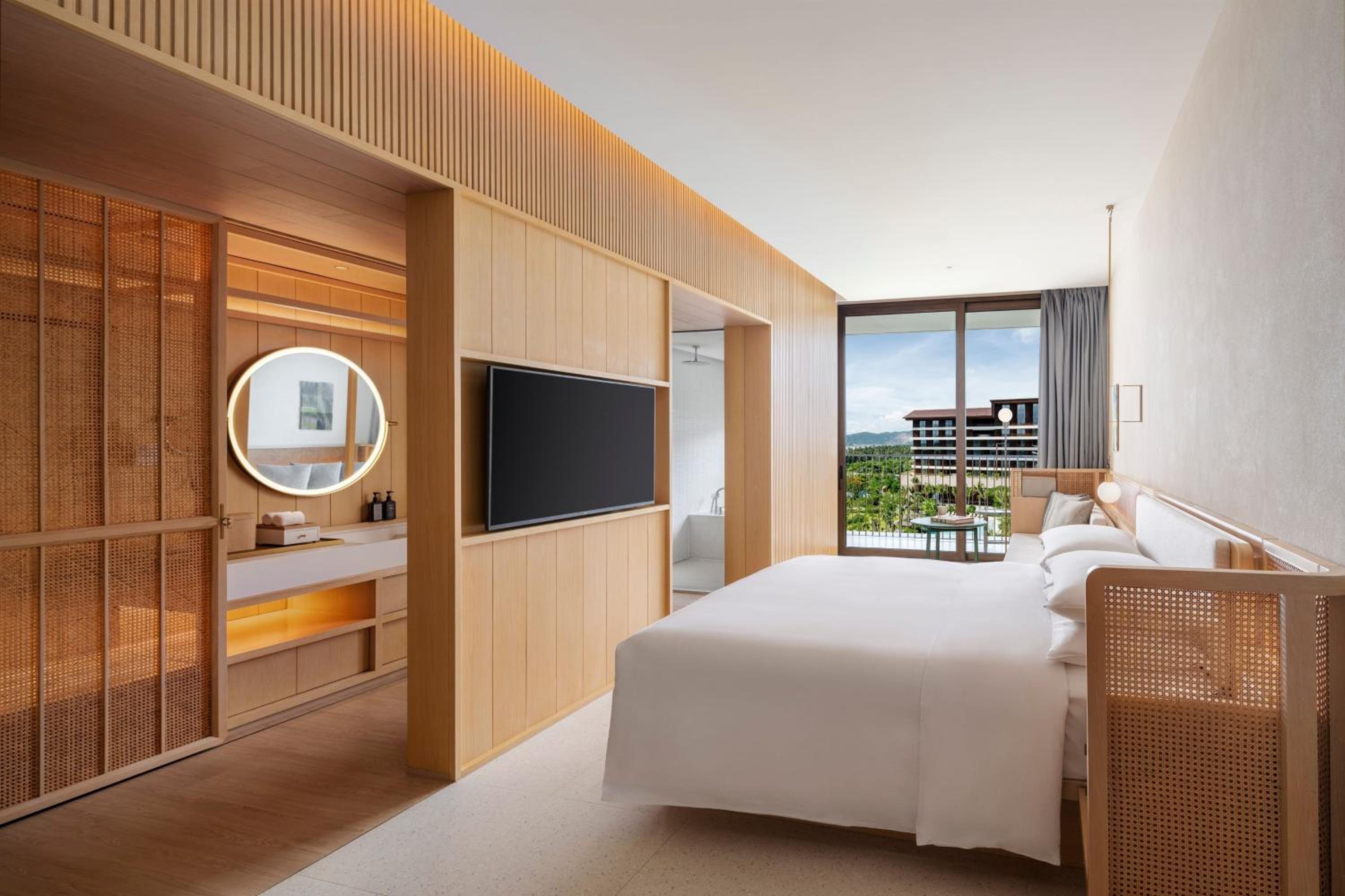 Deluxe King Room with Balcony - Photo 1