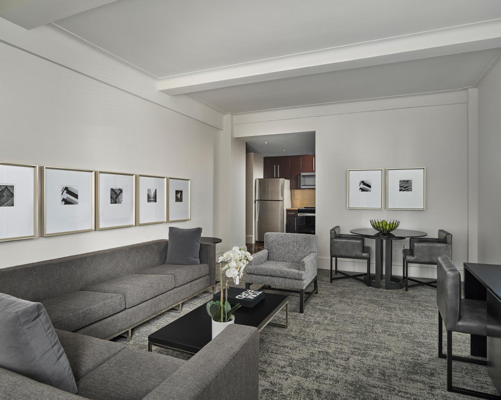 One Bedroom Deluxe Suite photo 3