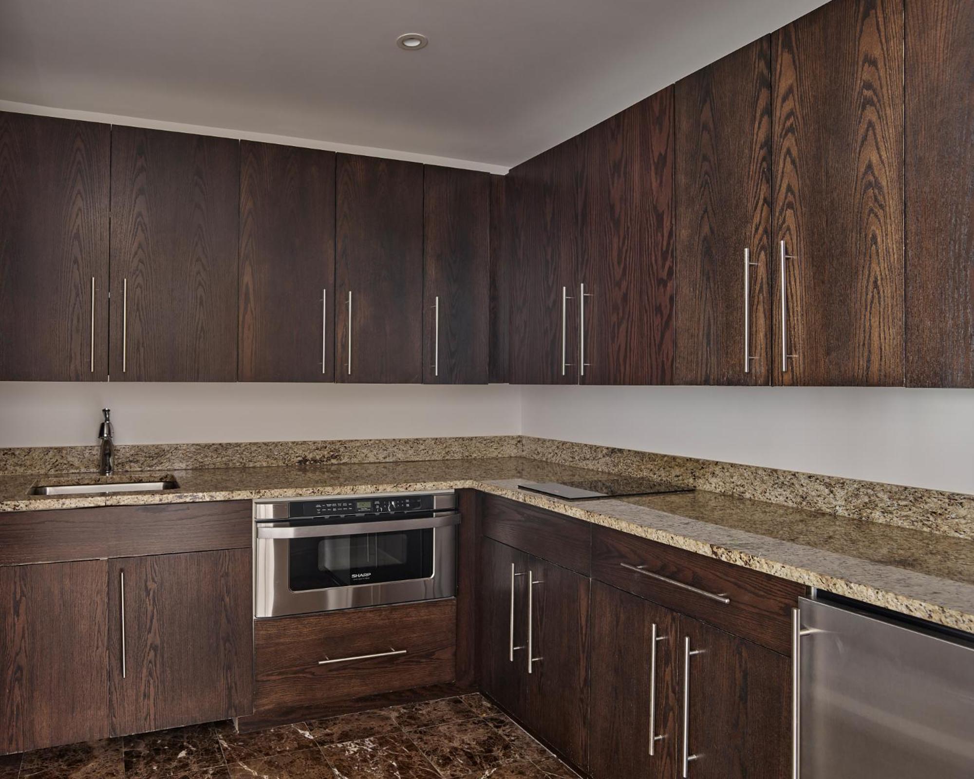 One Bedroom Deluxe Suite - Accessible photo 3