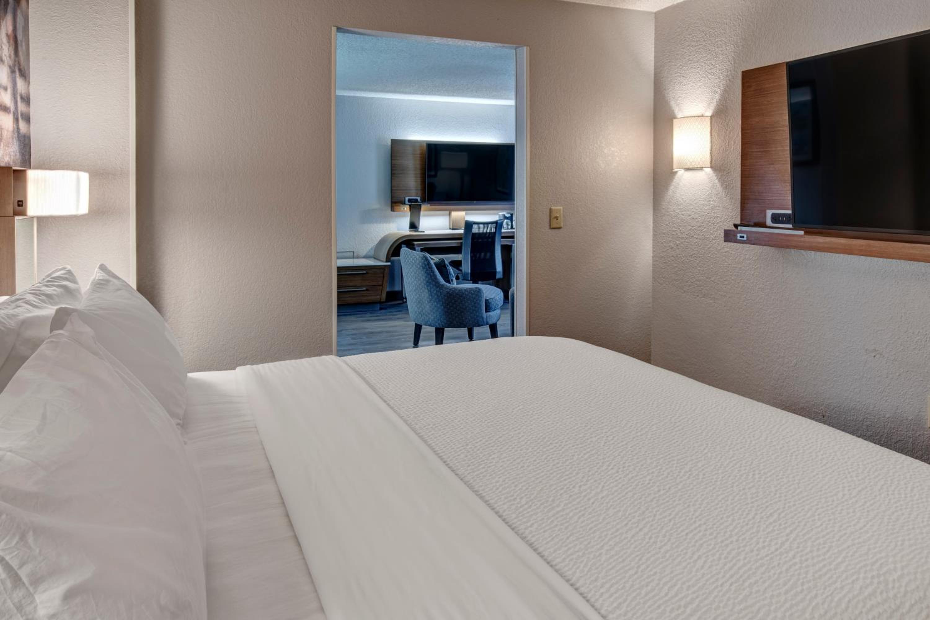 One-Bedroom Junior Suite