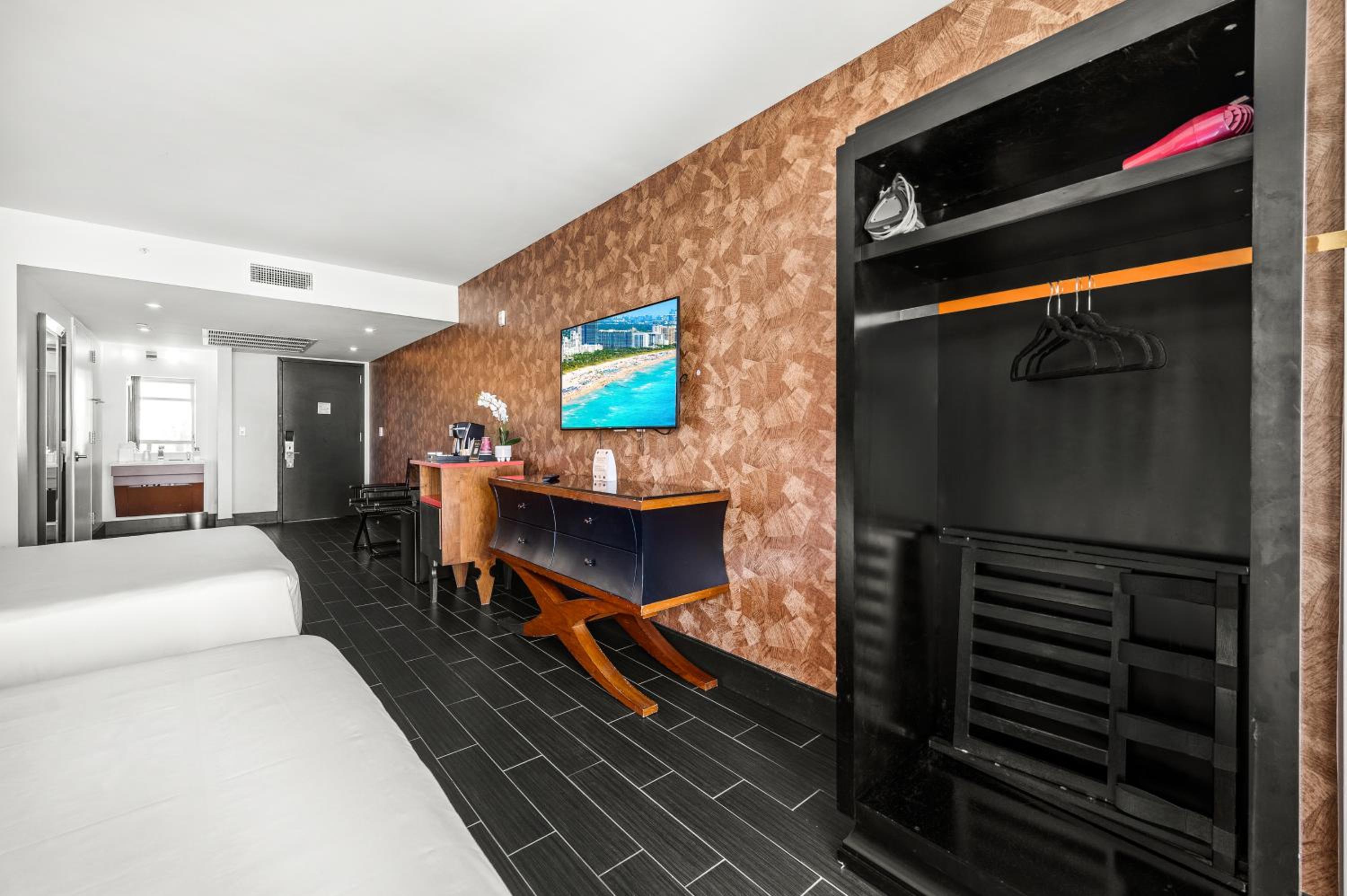 Premium 2 Bedroom 2 Bath with Balcony