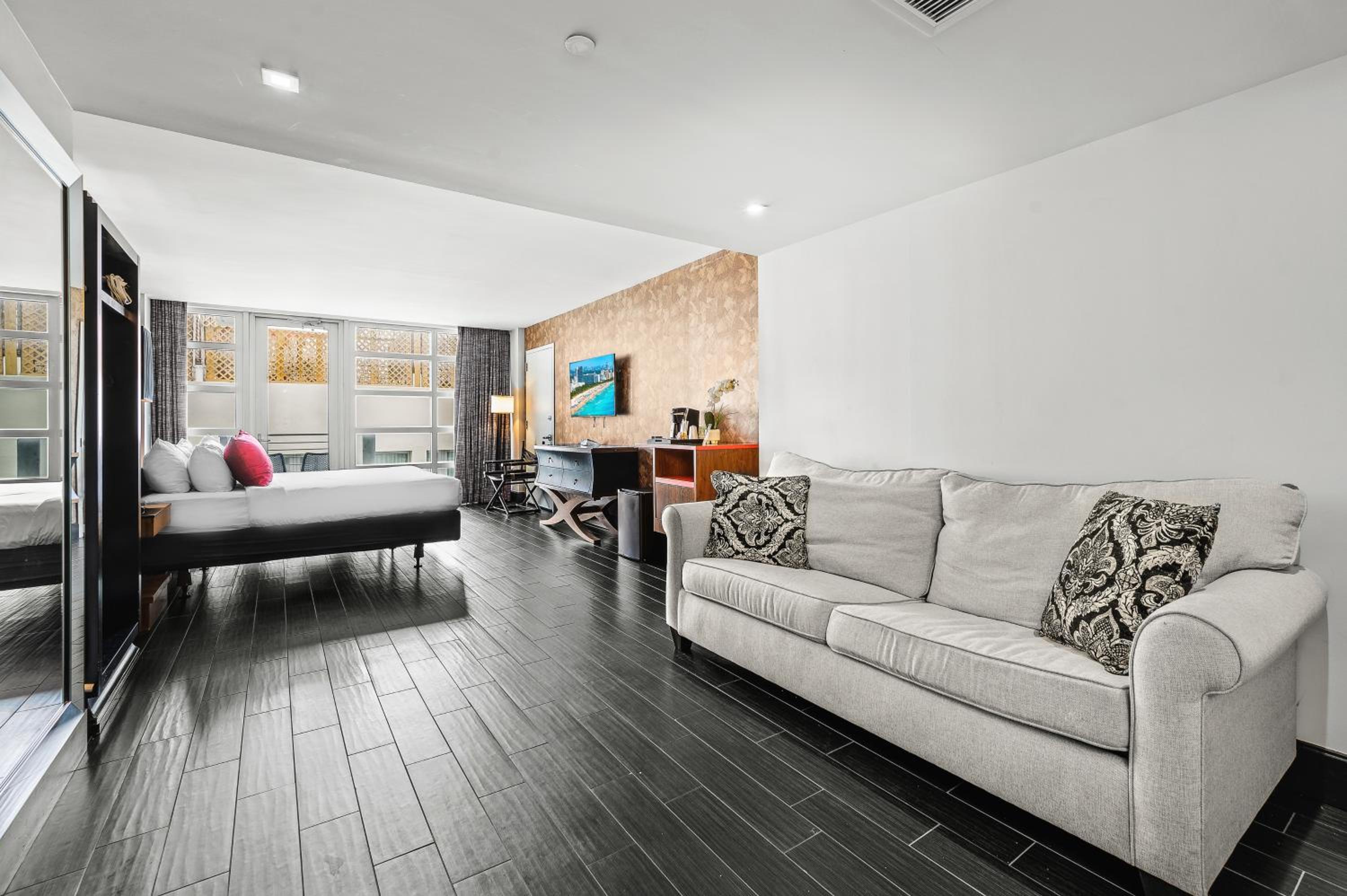 Superior 2 Bedroom 2 Bath with Balcony