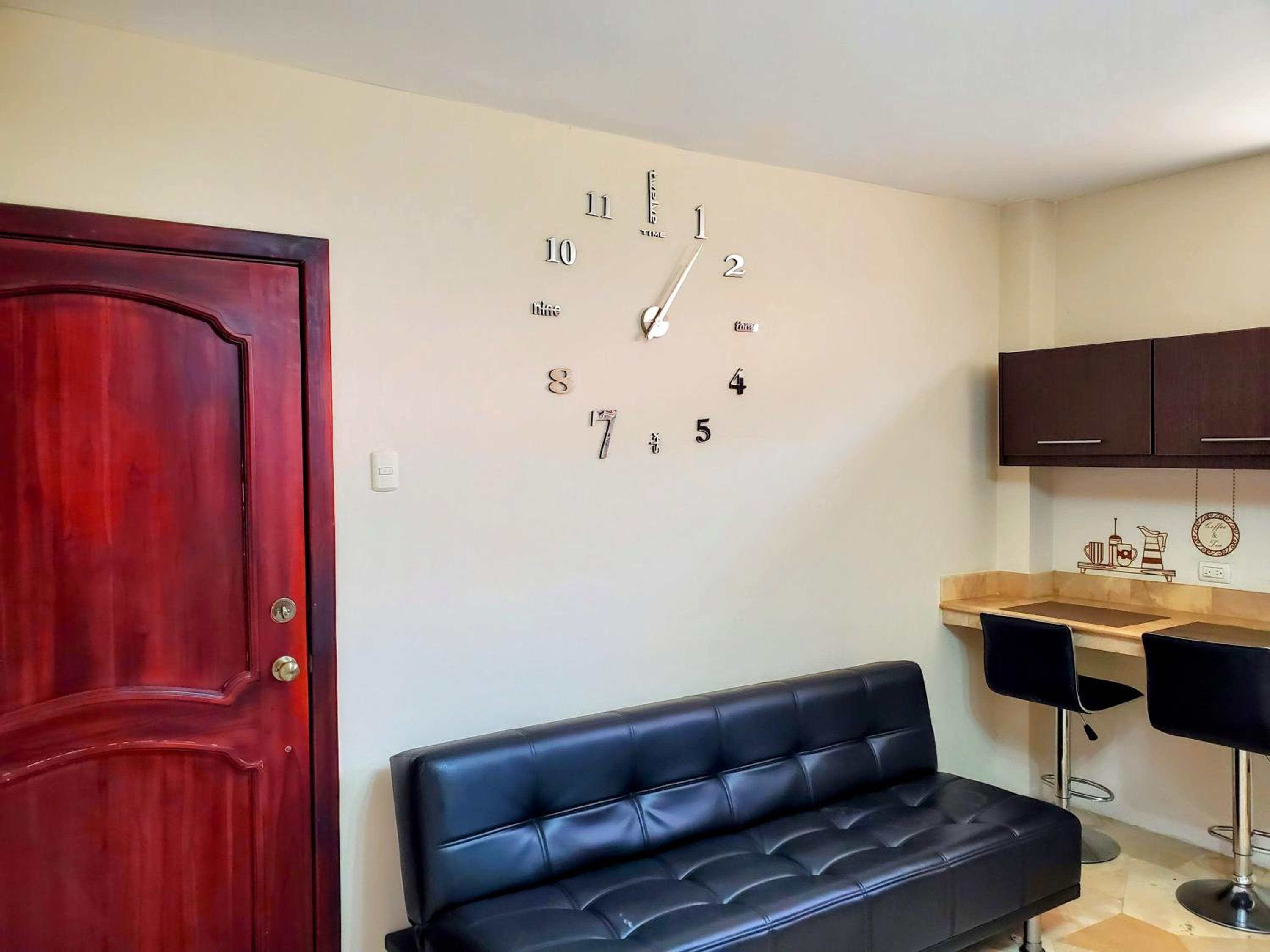 One-Bedroom Apartment photo 2