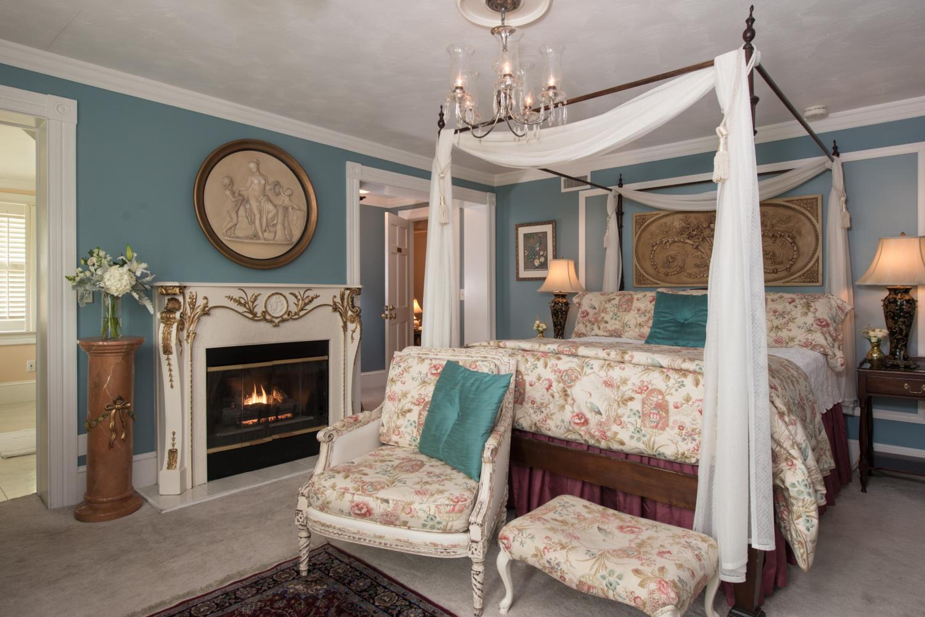 Deluxe Queen Room with Spa Bath photo 1