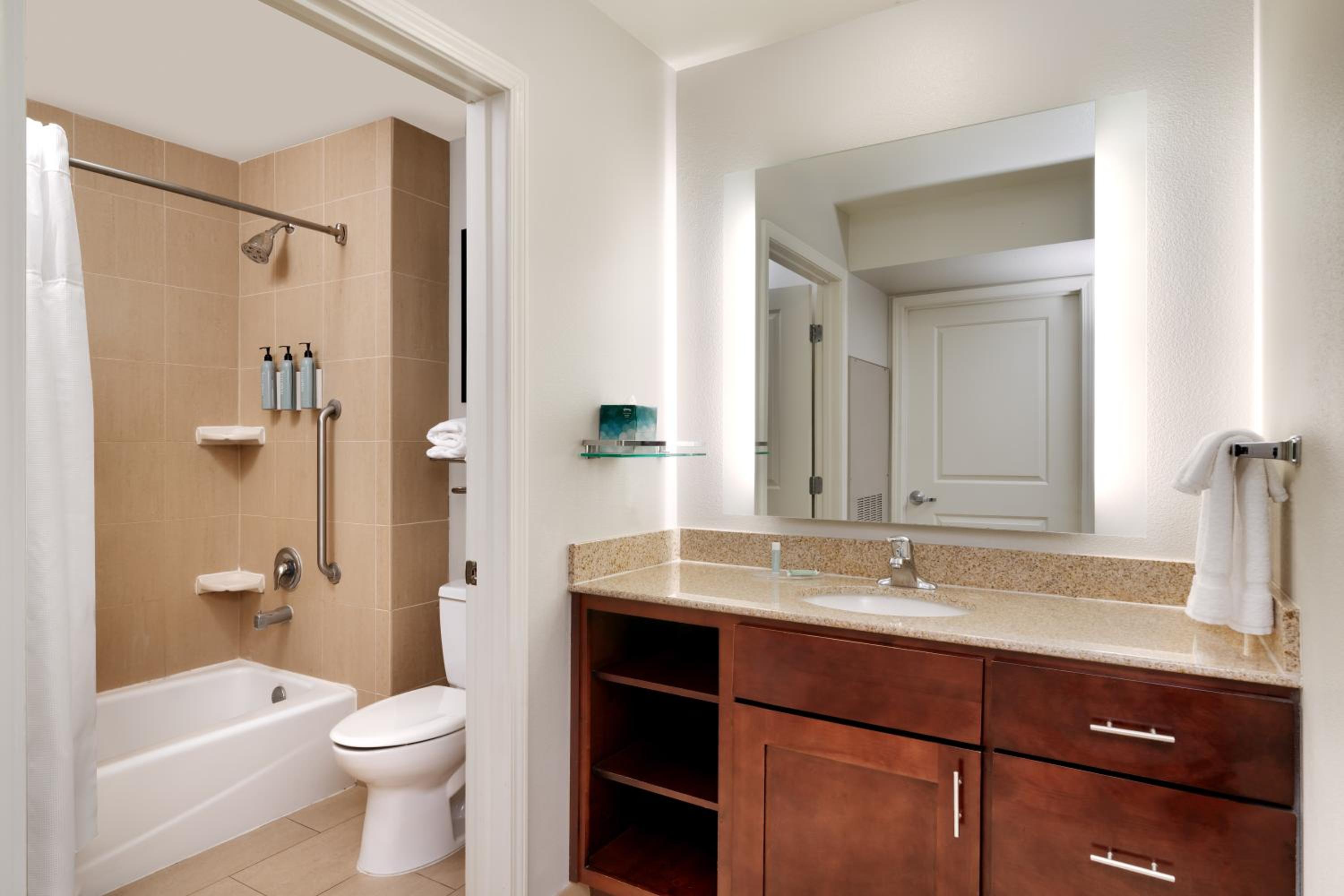 One-Bedroom King Suite - Photo 2