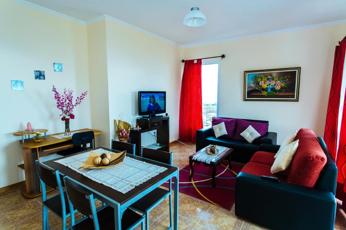 Apartment with Mountain View - Photo 13
