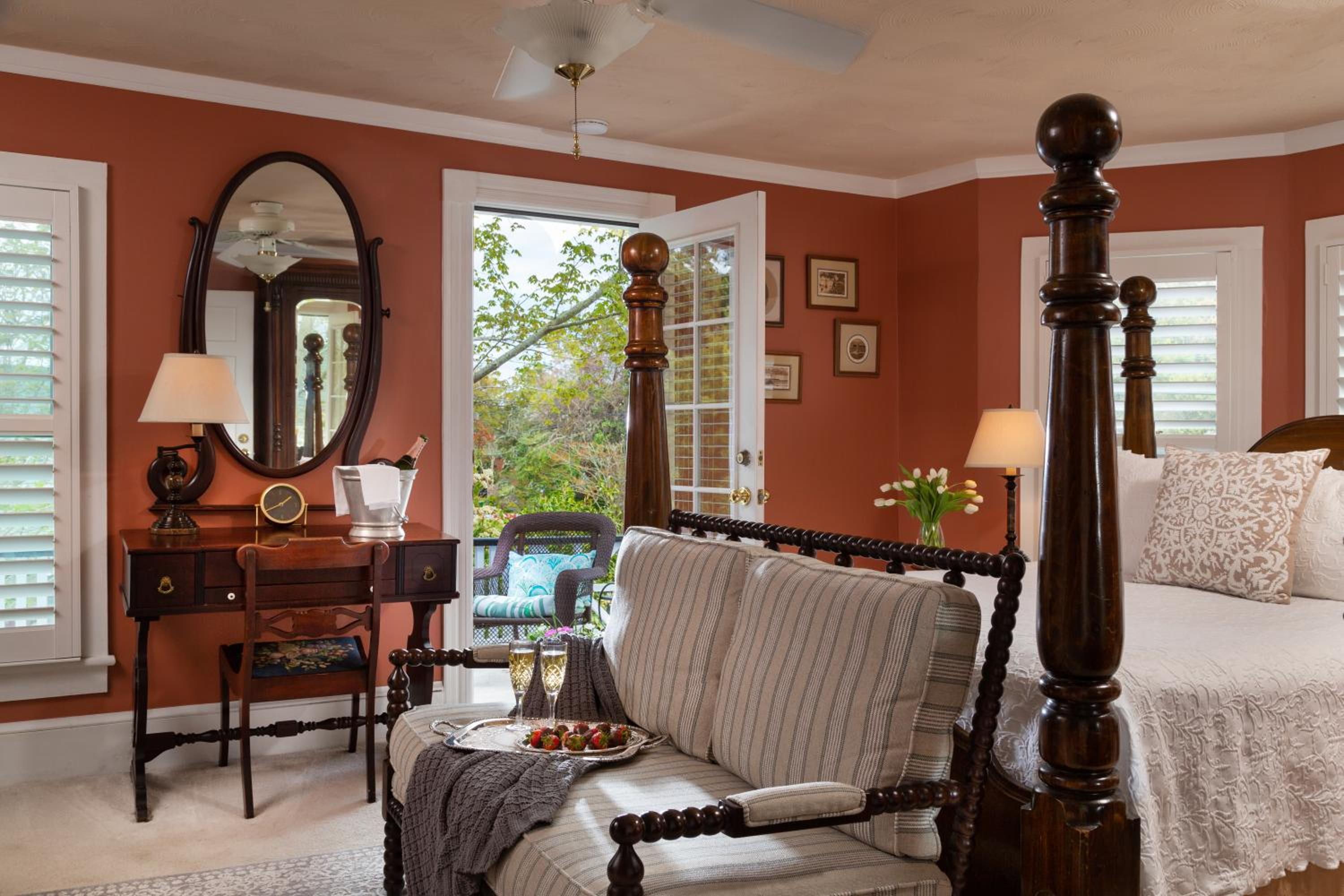 Standard Queen Room with Balcony - 1