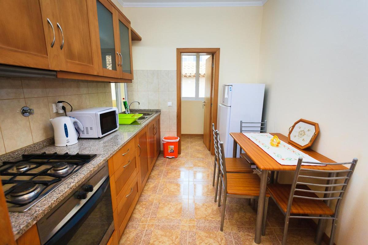 Apartment with Mountain View - Photo 3