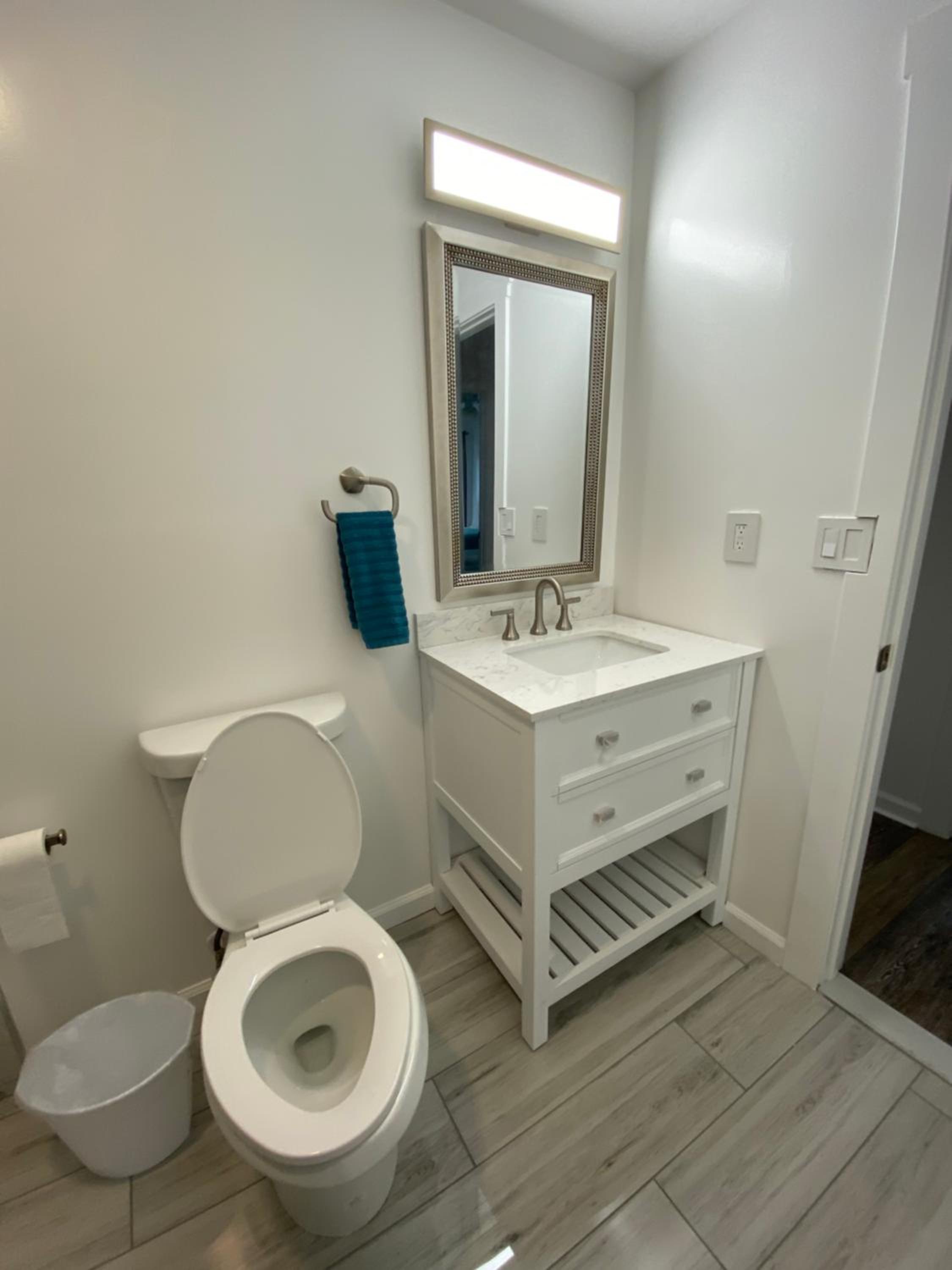 Apartment with Balcony - Photo 9