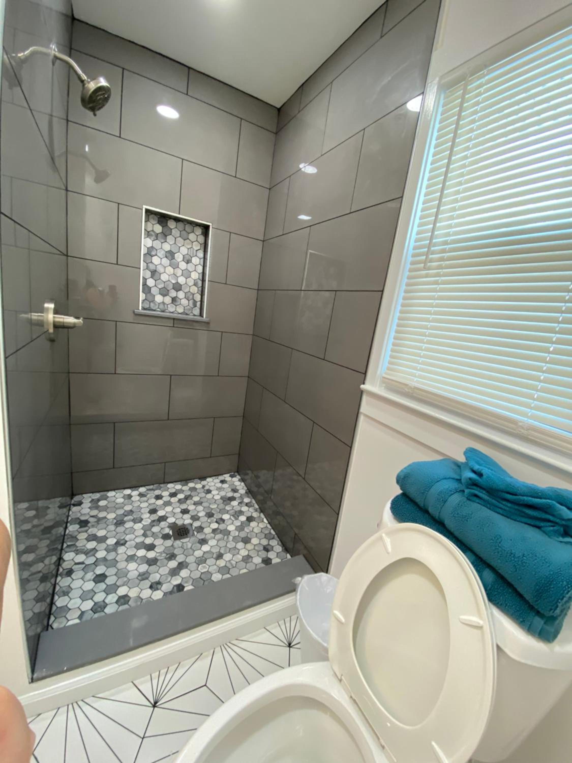 Apartment with Balcony - Photo 11