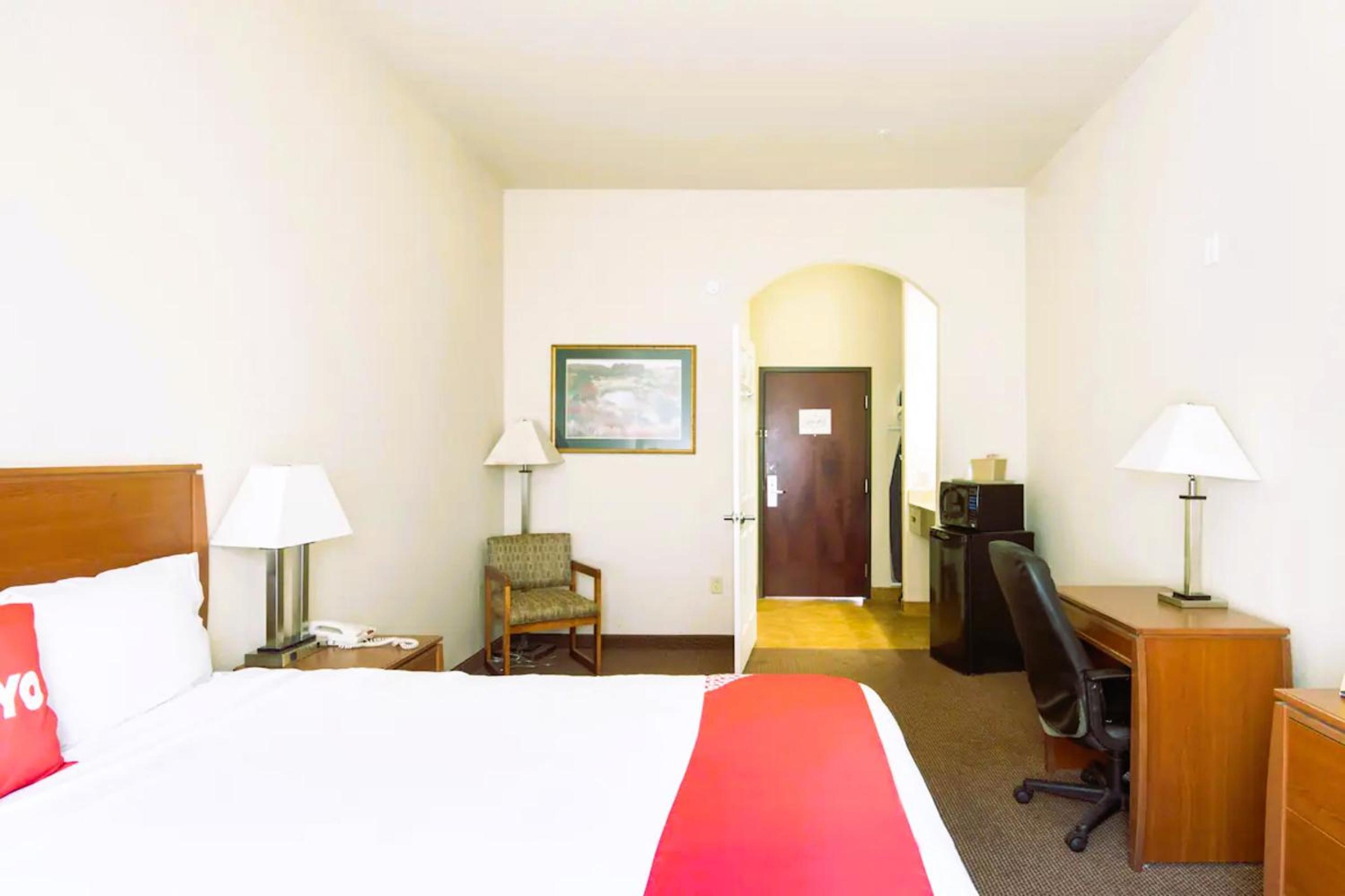 Full Bed Accessible with kitchenette Non-Smoking - Photo 1