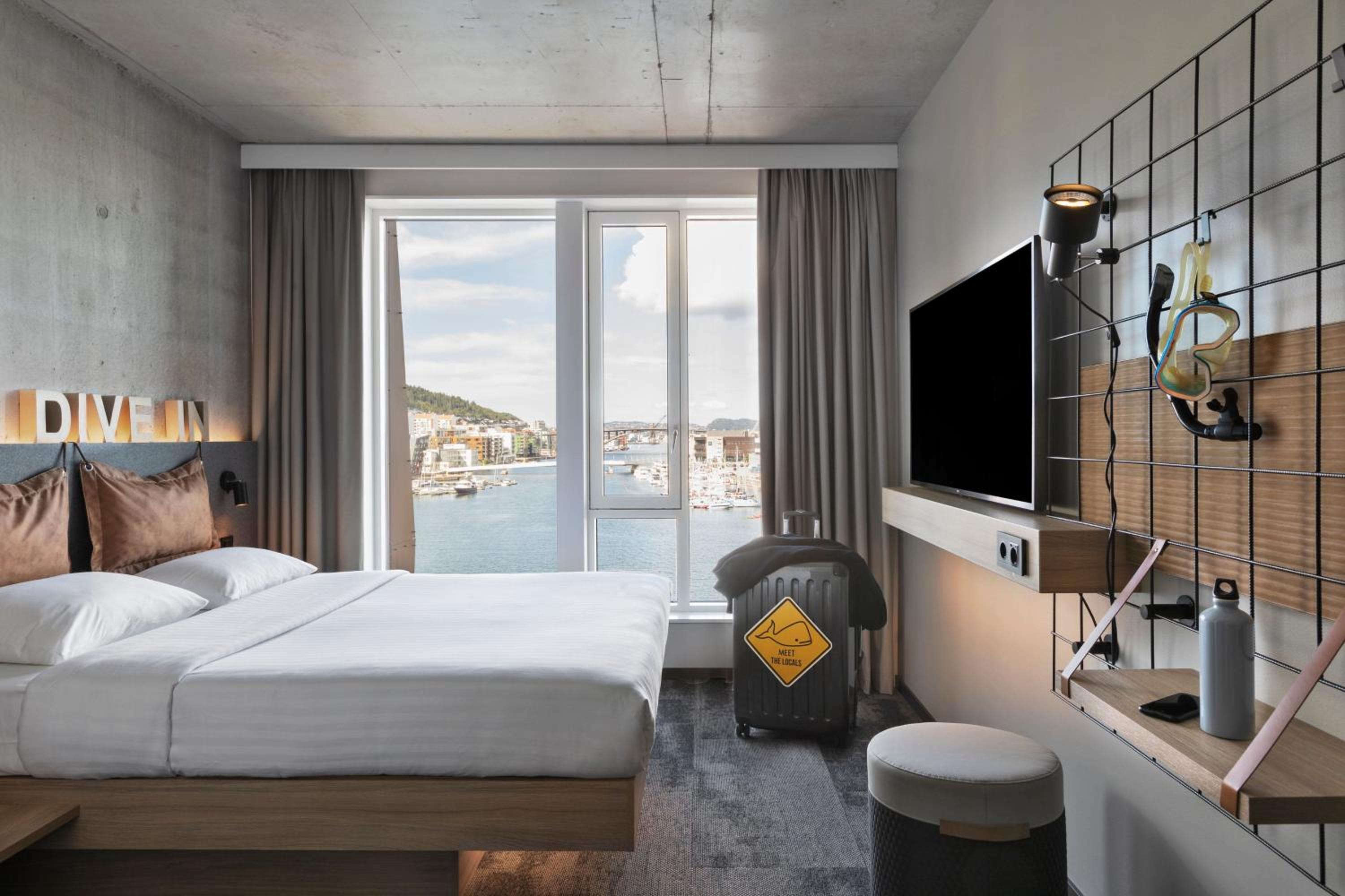 Sea View Queen Room