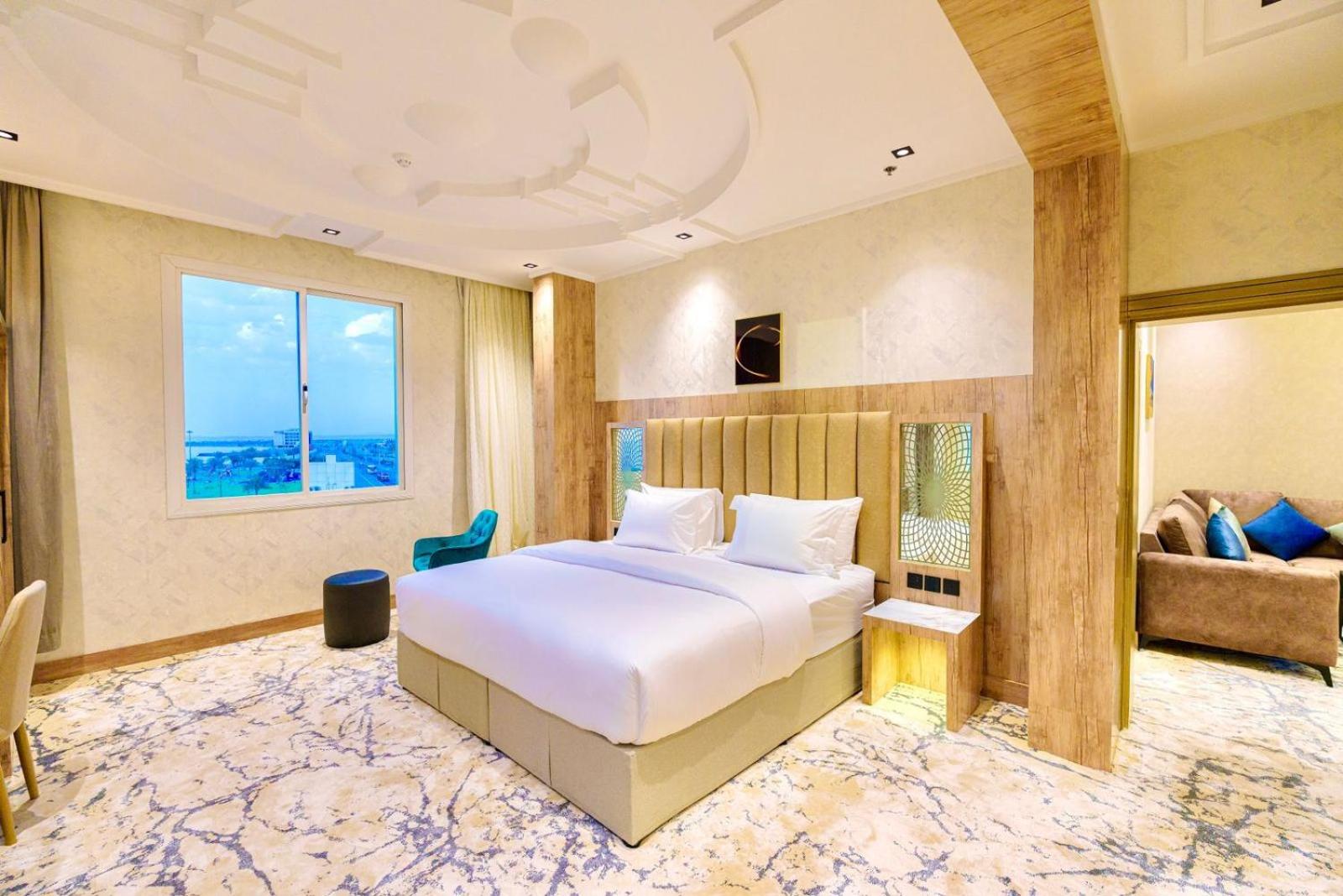 Deluxe Suite with Spa Bath