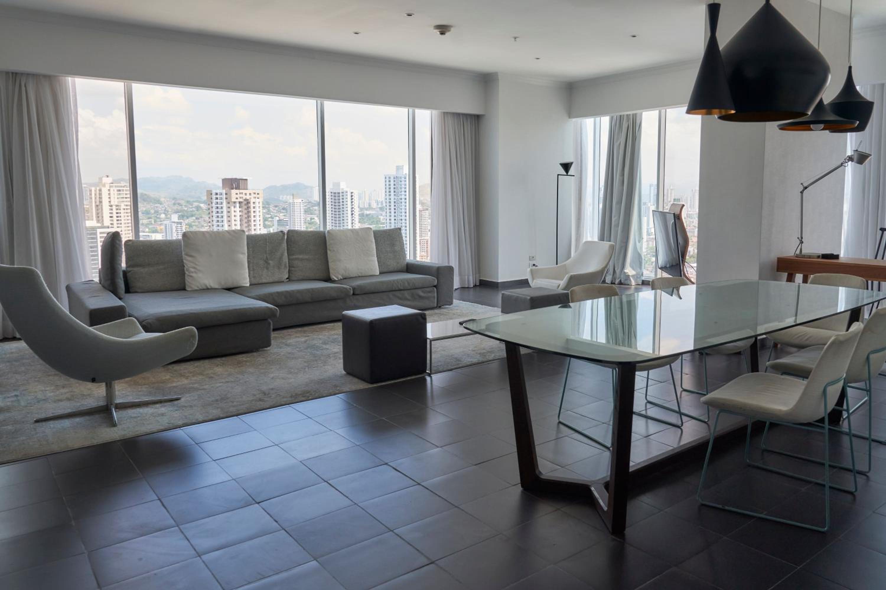 Two-Bedroom Apartment with City View photo 3