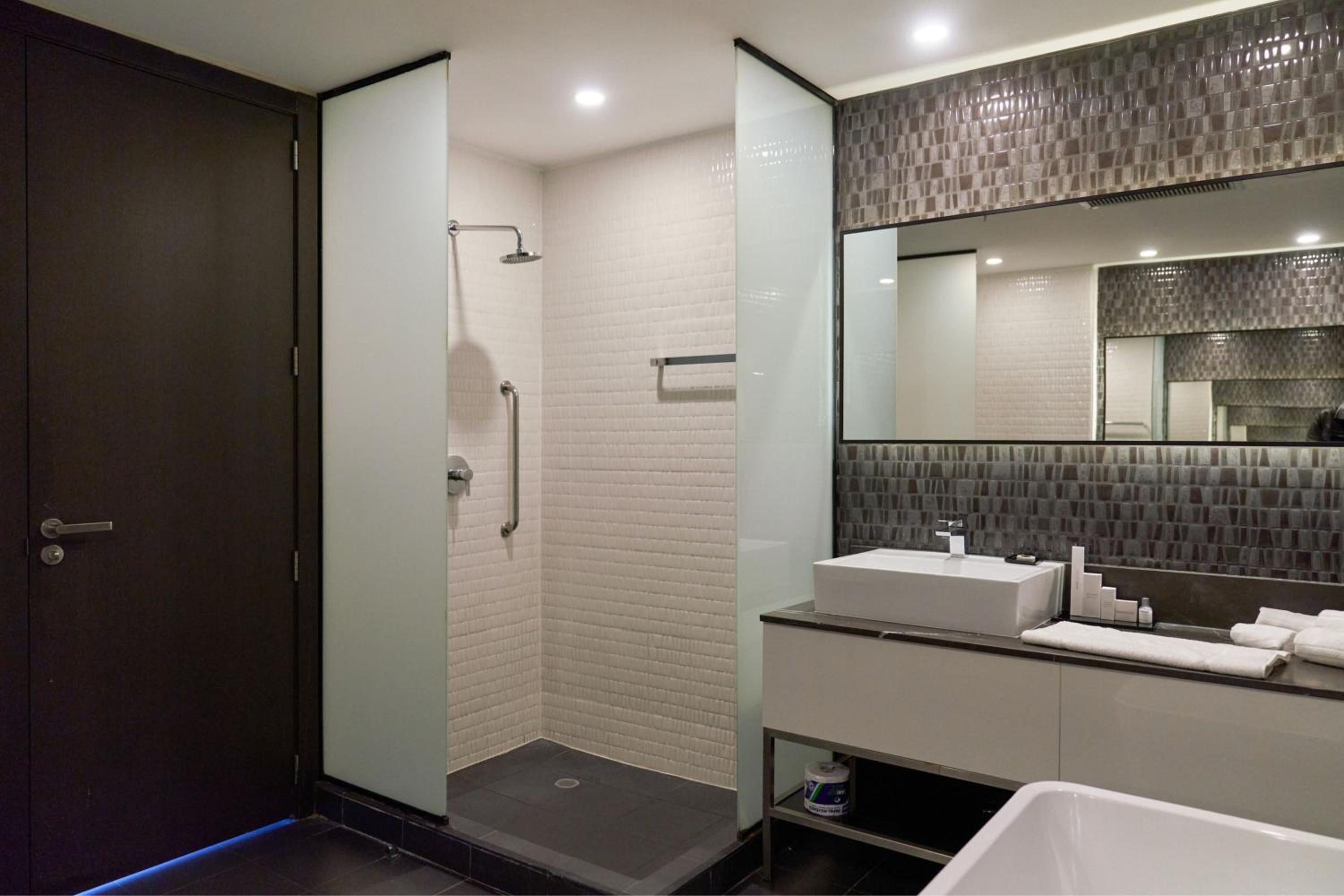 Two-Bedroom Apartment with City View photo 2