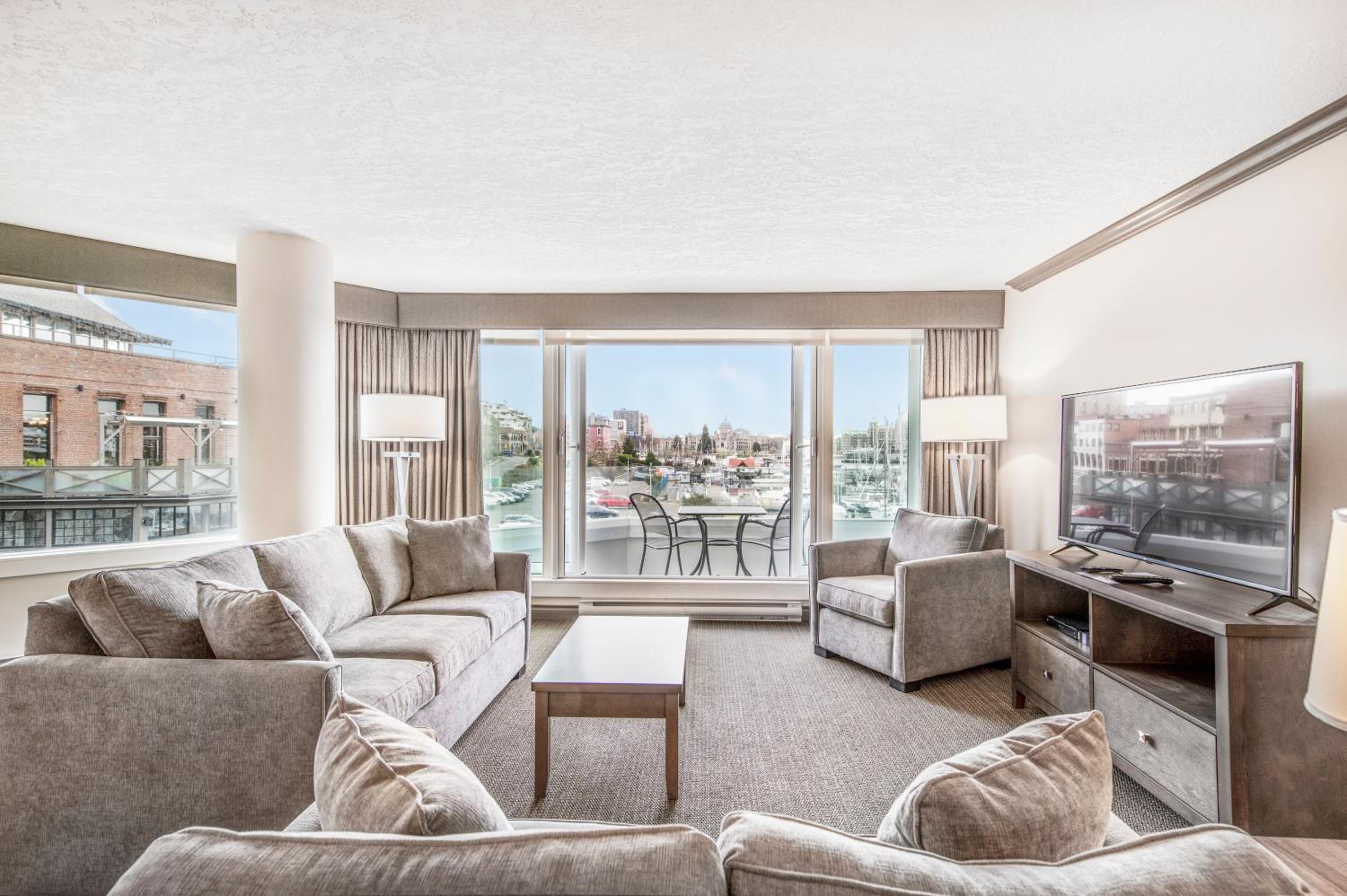 One-Bedroom Suite with Marina View photo 1