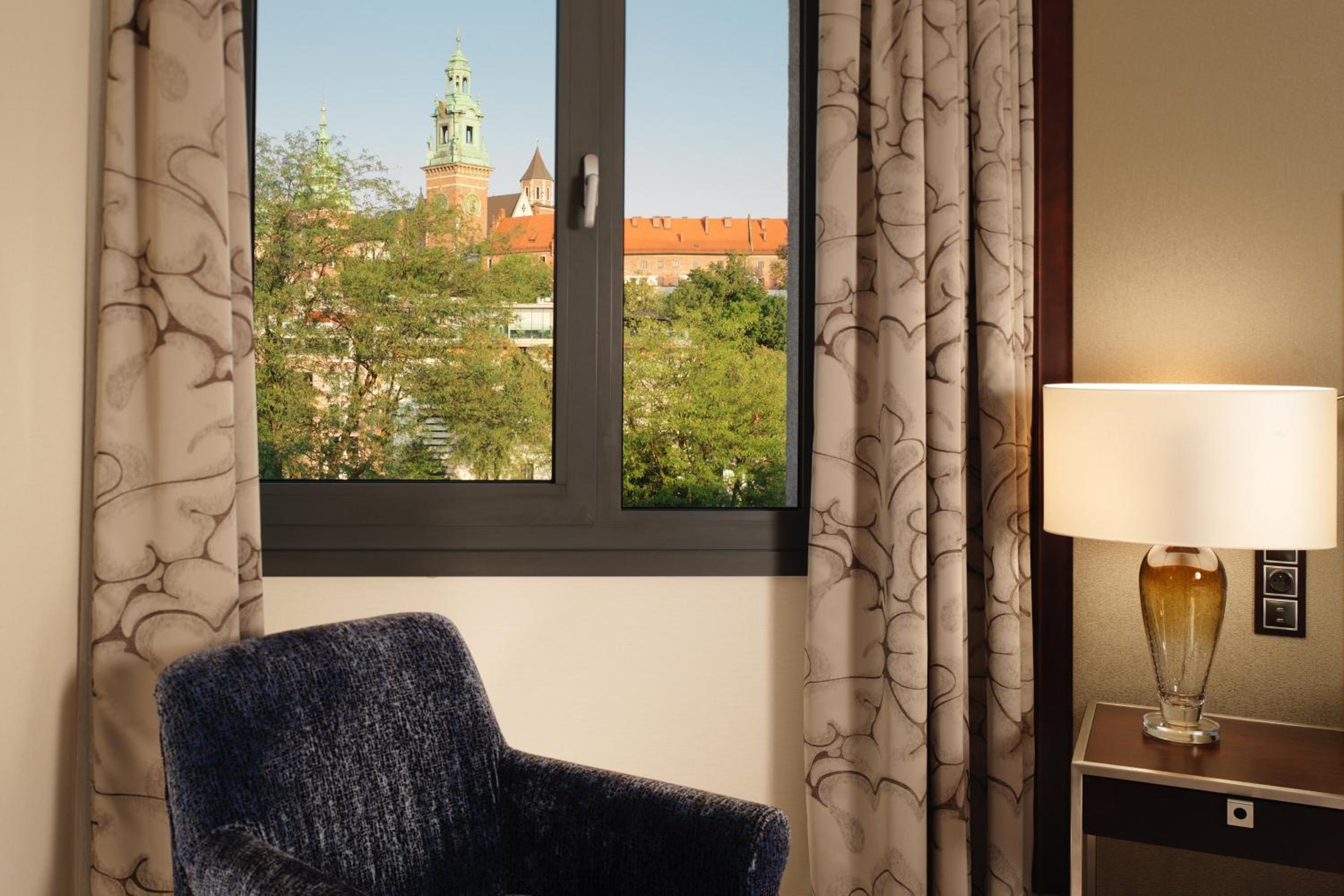 Grand Deluxe, Guest room, 1 King, Wawel or Vistula view - Photo 7