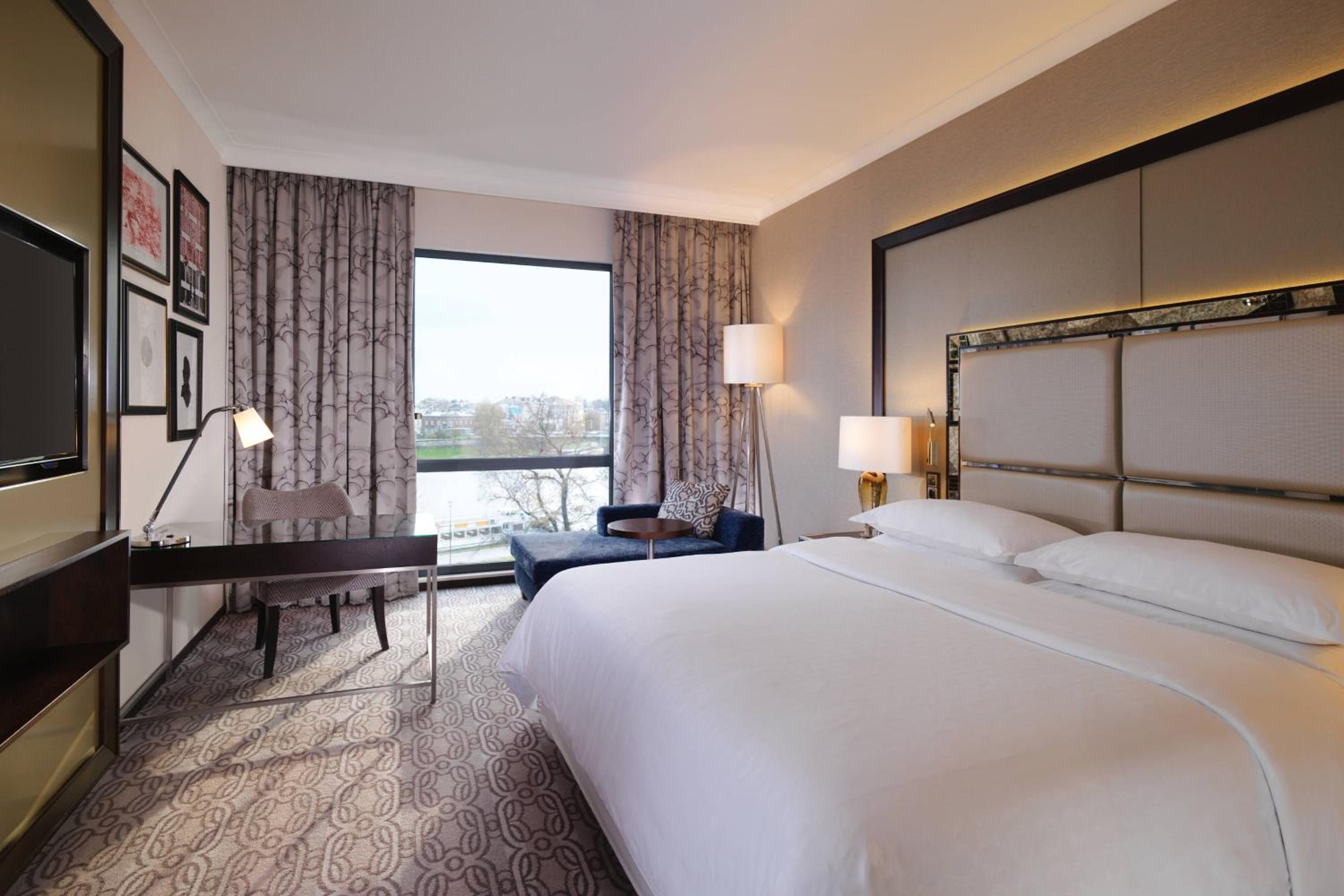 Grand Deluxe, Guest room, 1 King, Wawel or Vistula view - Photo 2