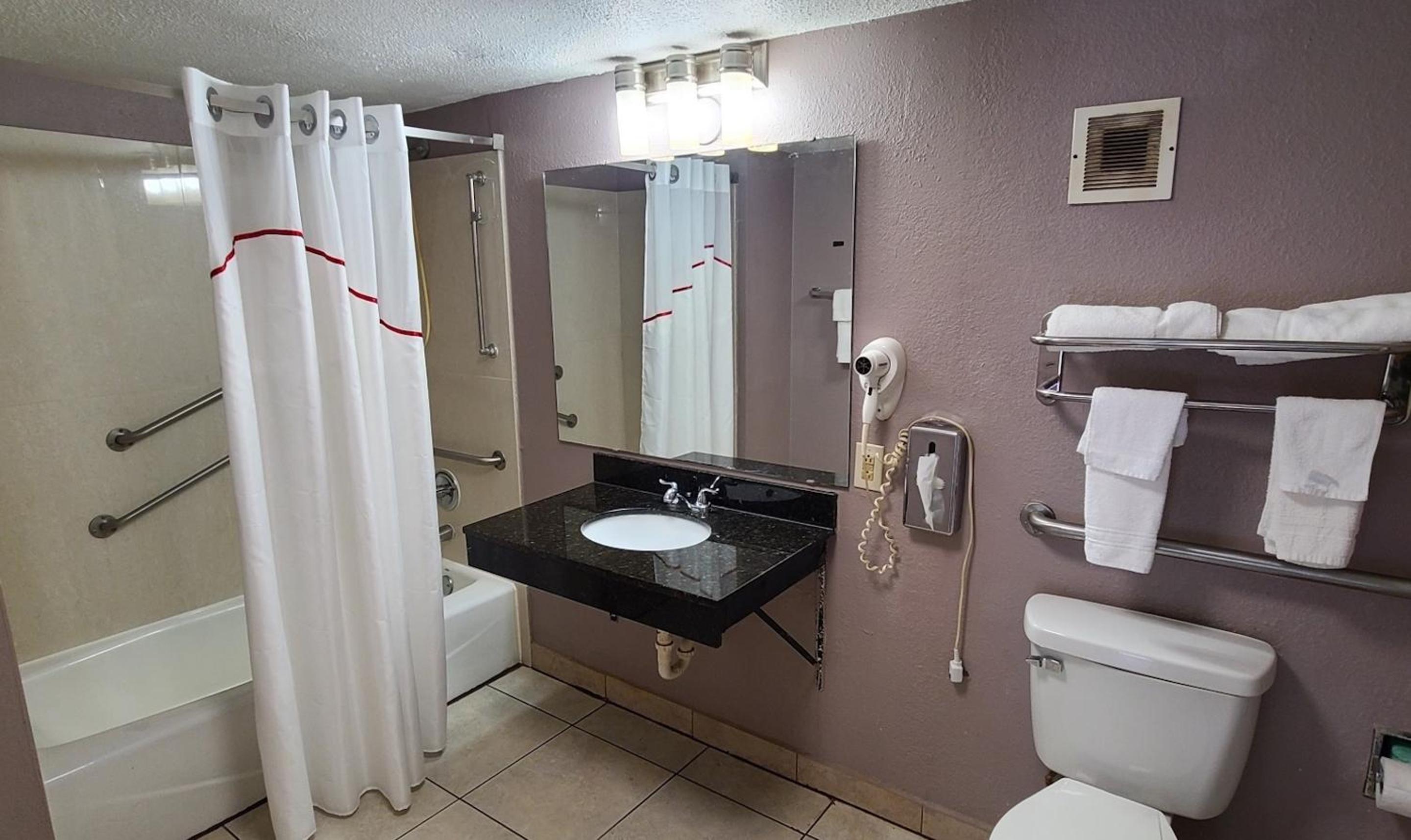 Superior King Room Disability Access Non-Smoking - Photo 8