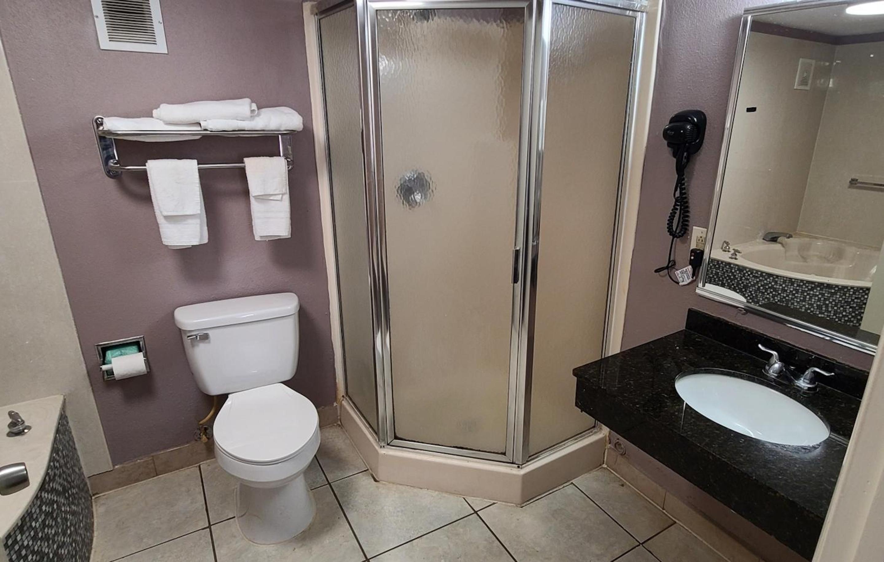 Suite with Two Queen Beds Jetted Tub Non-Smoking - Photo 6