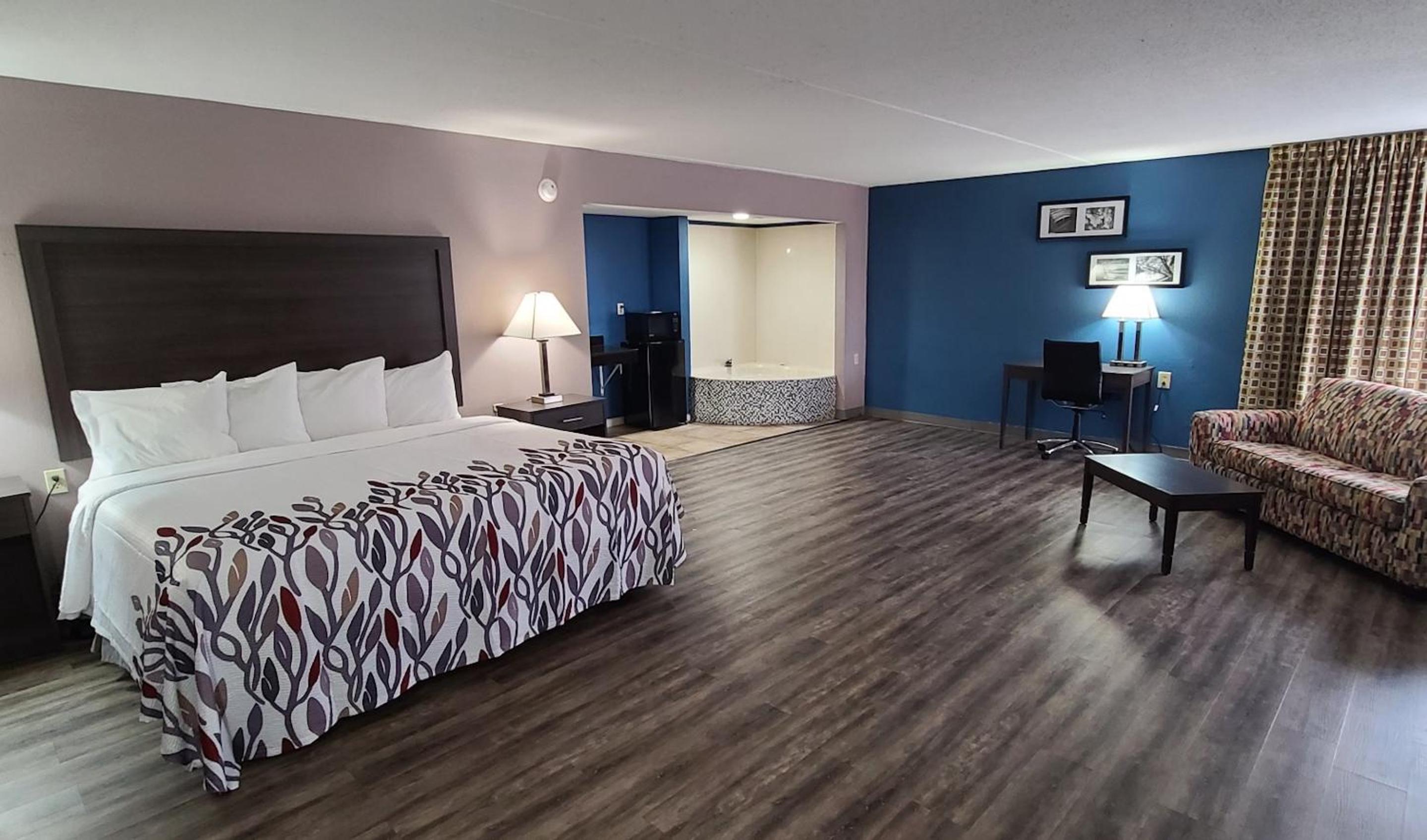 Suite with Two Queen Beds Jetted Tub Non-Smoking - Photo 7
