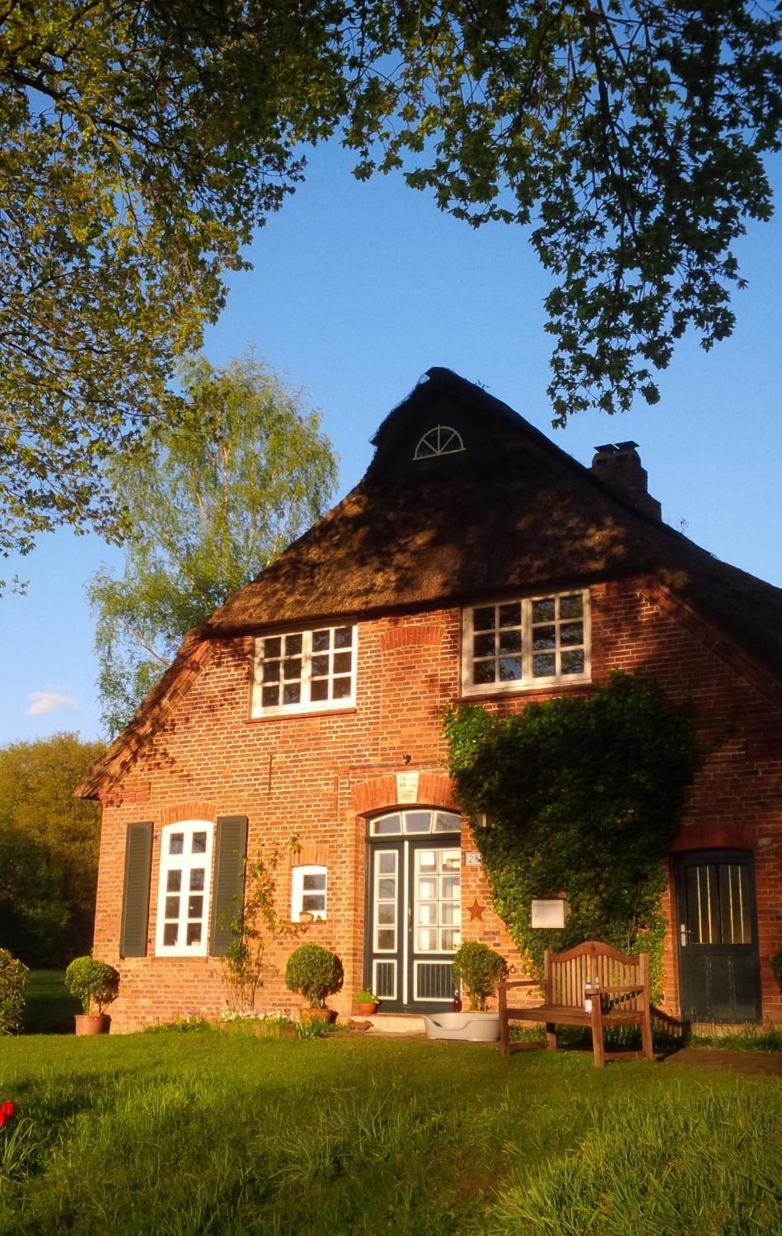 Five-Bedroom House photo 2