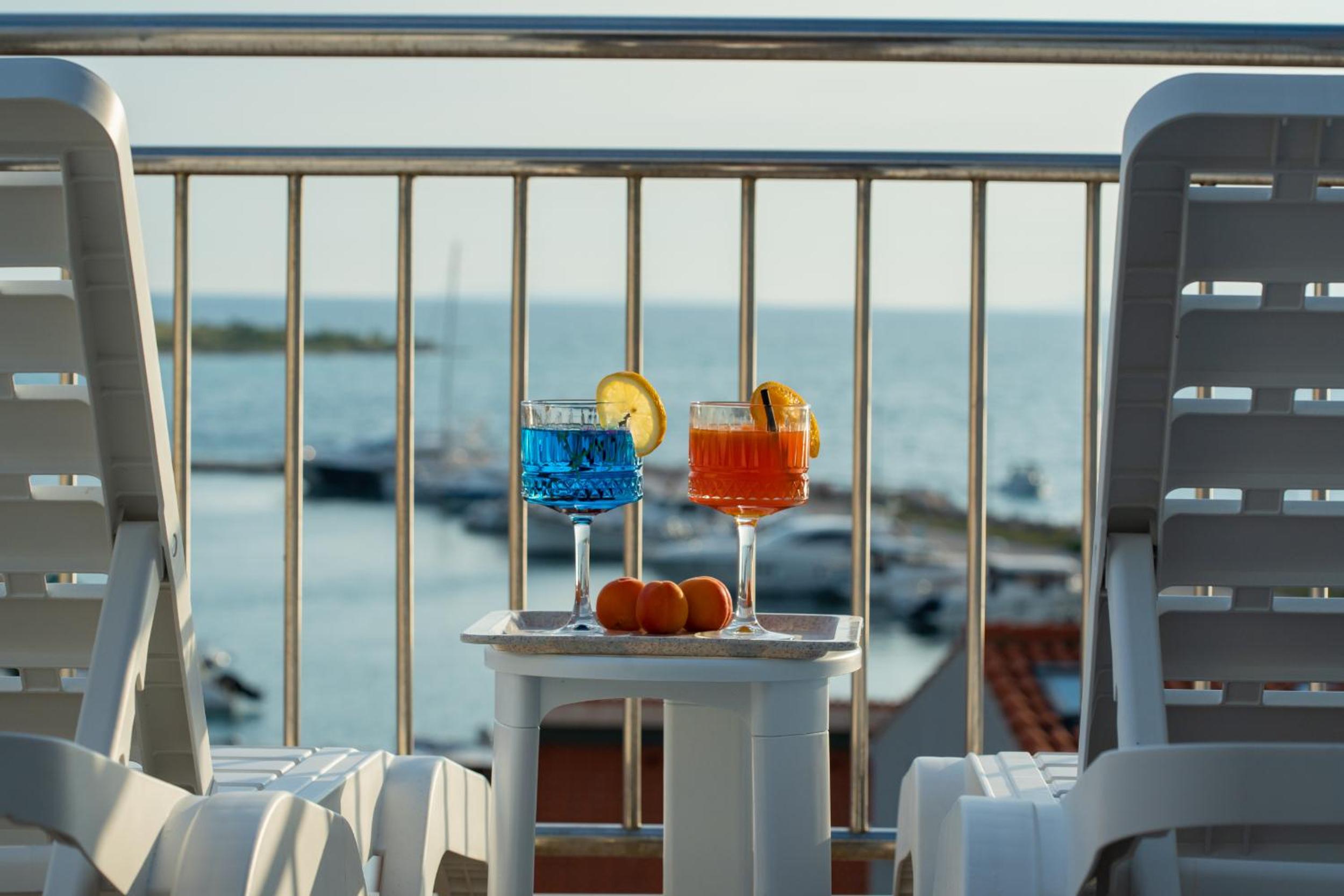 Deluxe Suite with Sea View photo 2