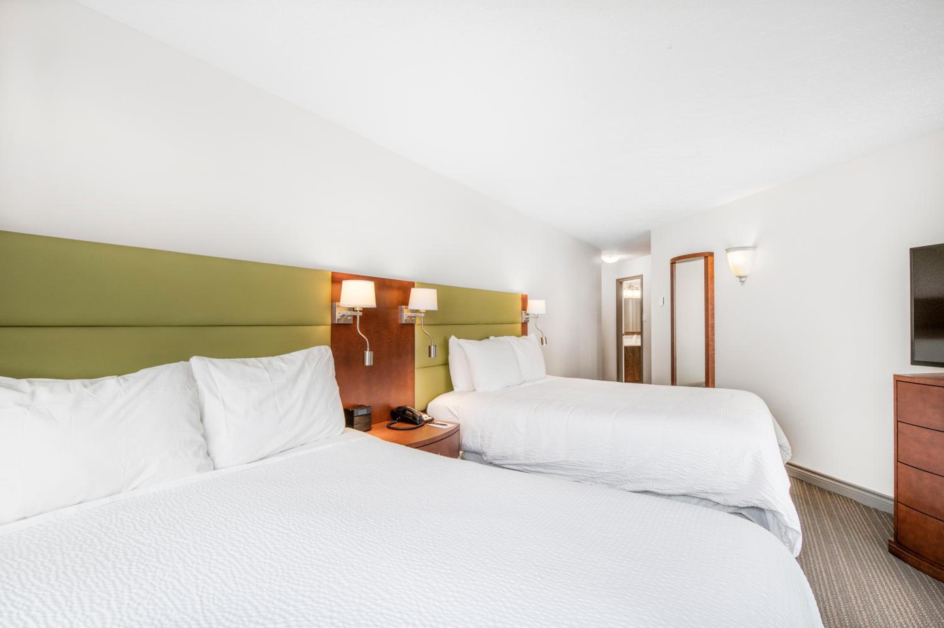 Two Bedroom Waterfront Suite - Photo 1
