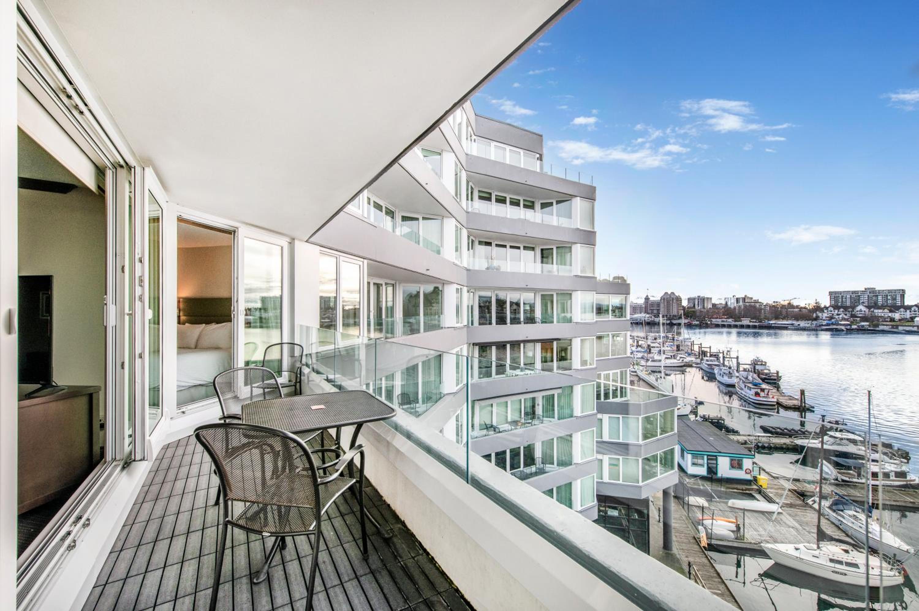 Two Bedroom Waterfront Suite - Photo 5