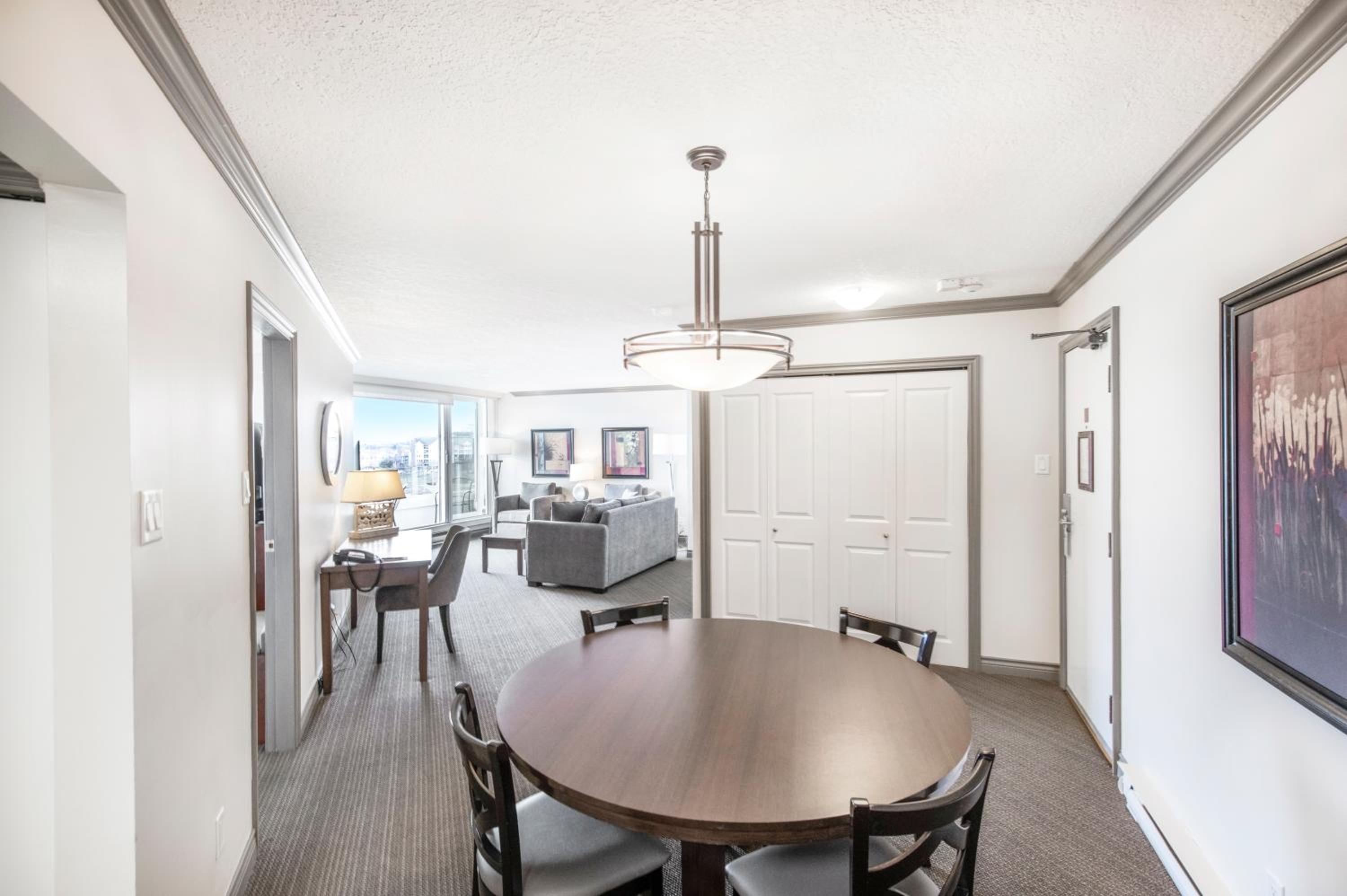Two Bedroom Waterfront Suite - Photo 3