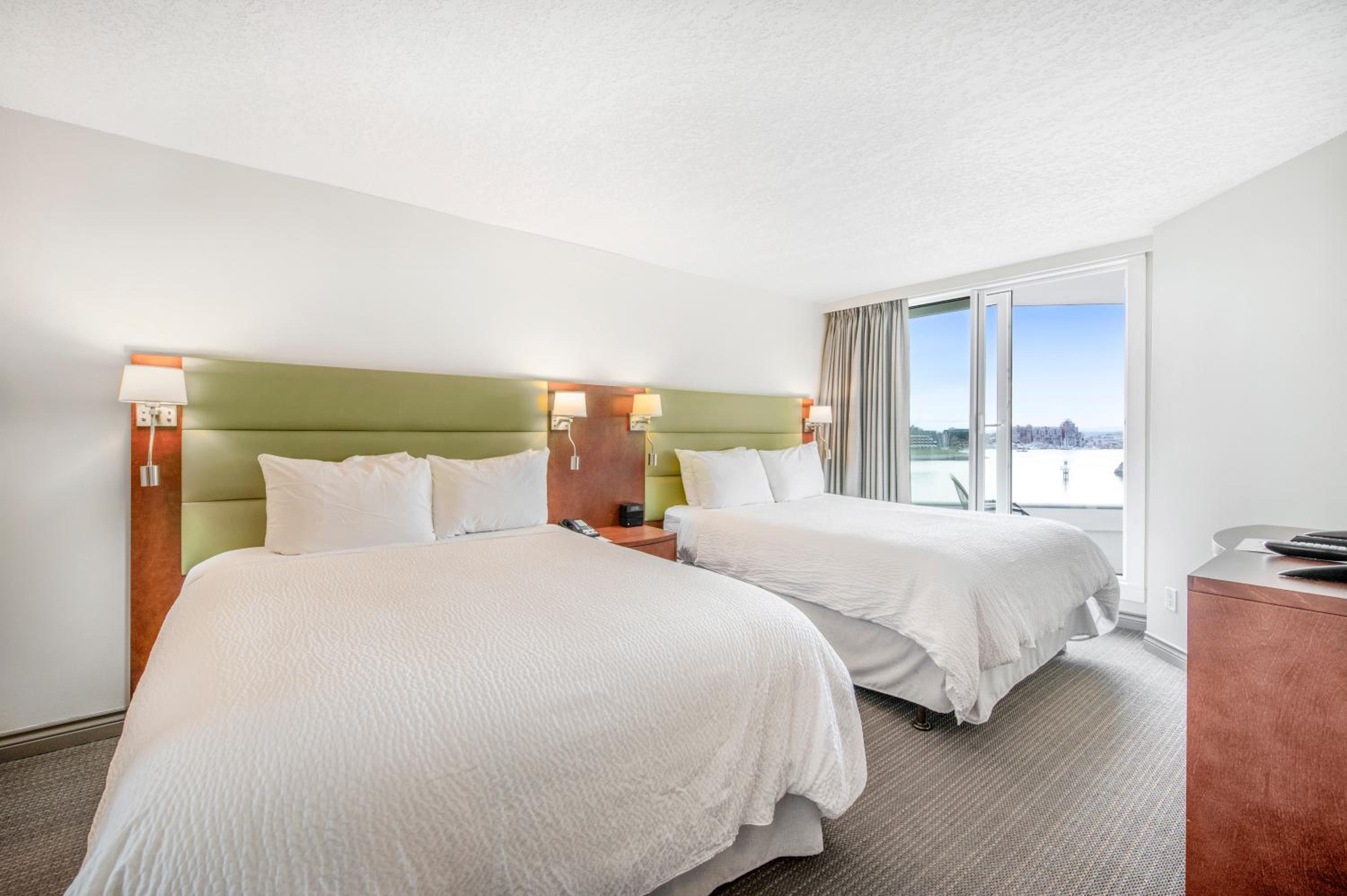 Two Bedroom Waterfront Suite - Photo 10