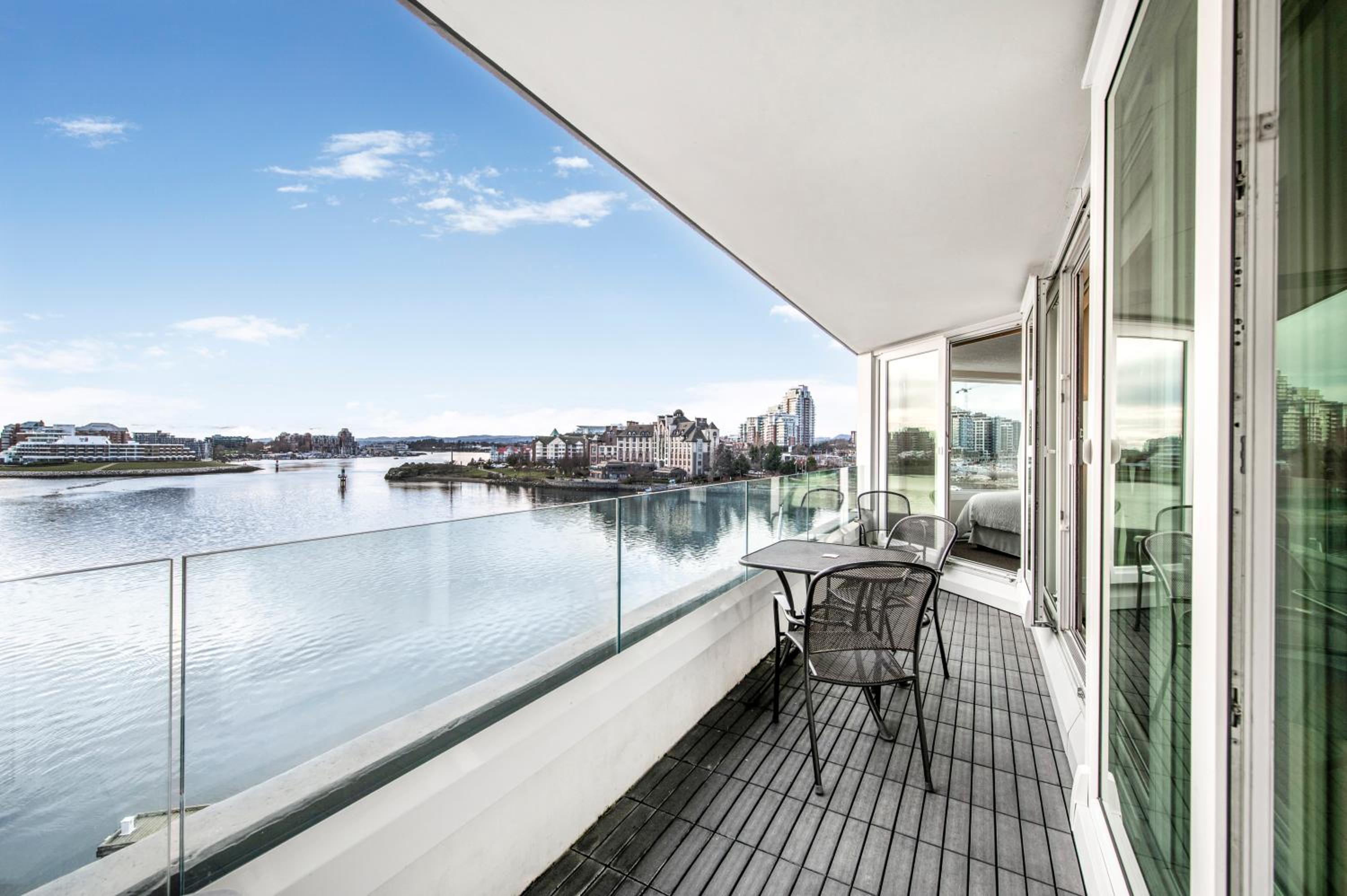Two Bedroom Waterfront Suite - Photo 13