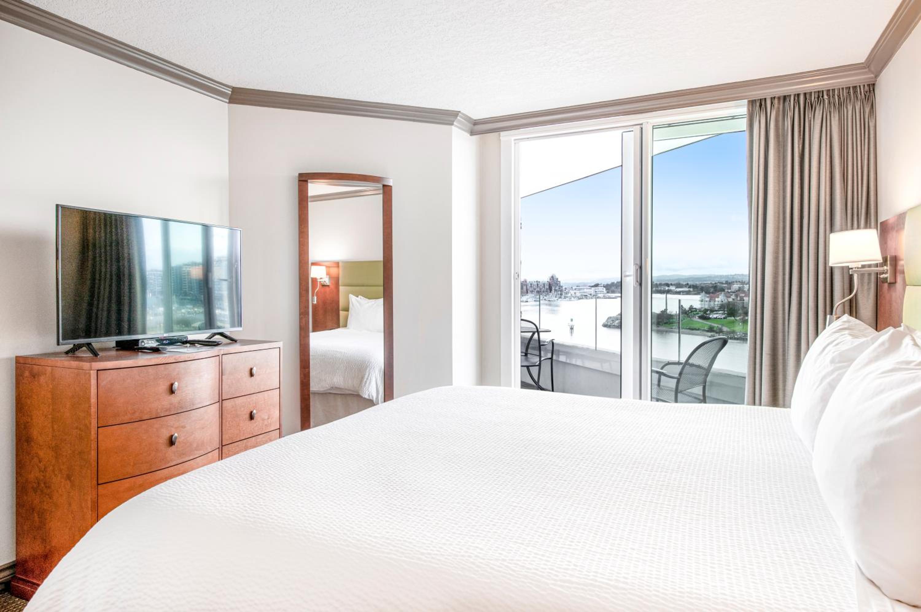 One Bedroom Suite Waterfront View - Photo 7