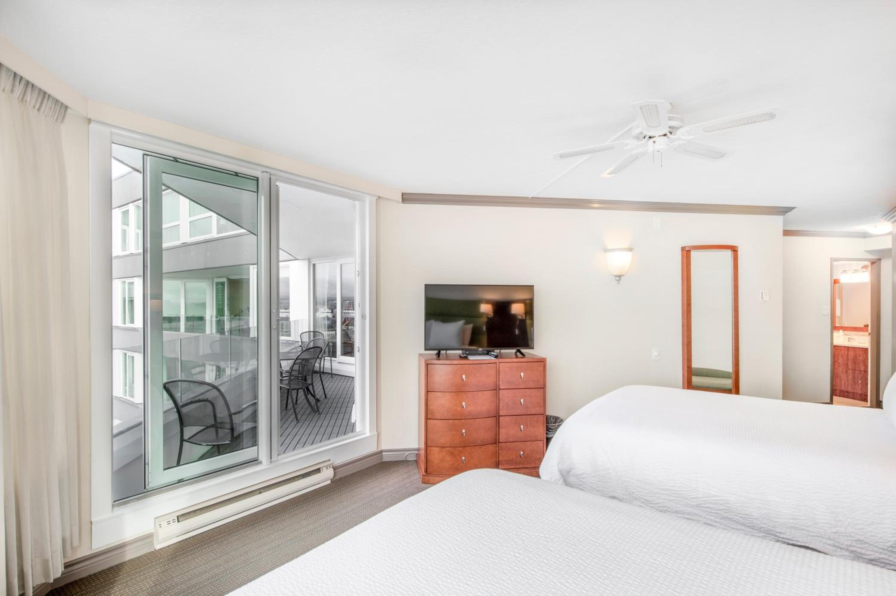 One Bedroom Suite Waterfront View - Photo 8