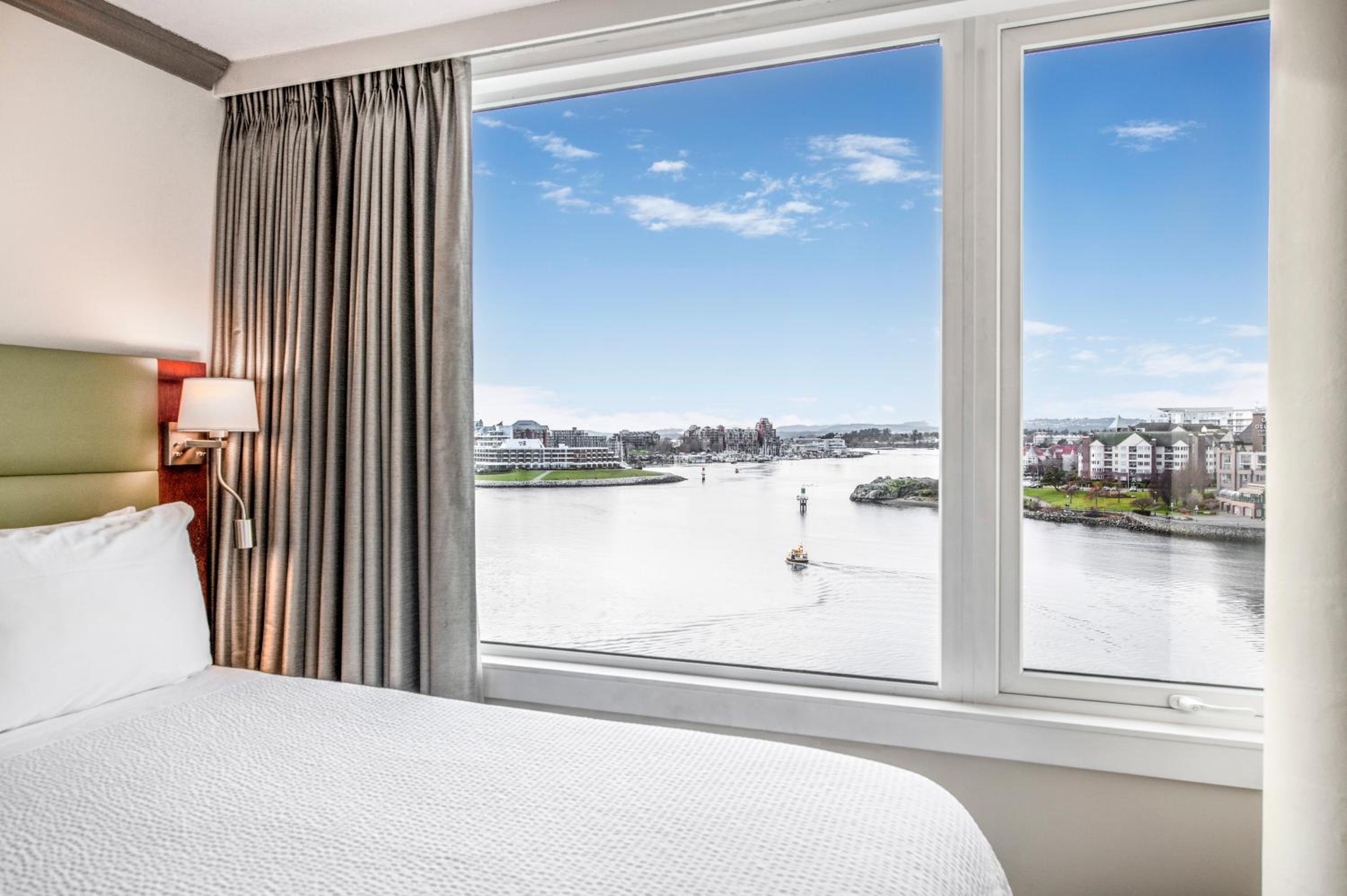 One Bedroom Suite Waterfront View - Photo 3