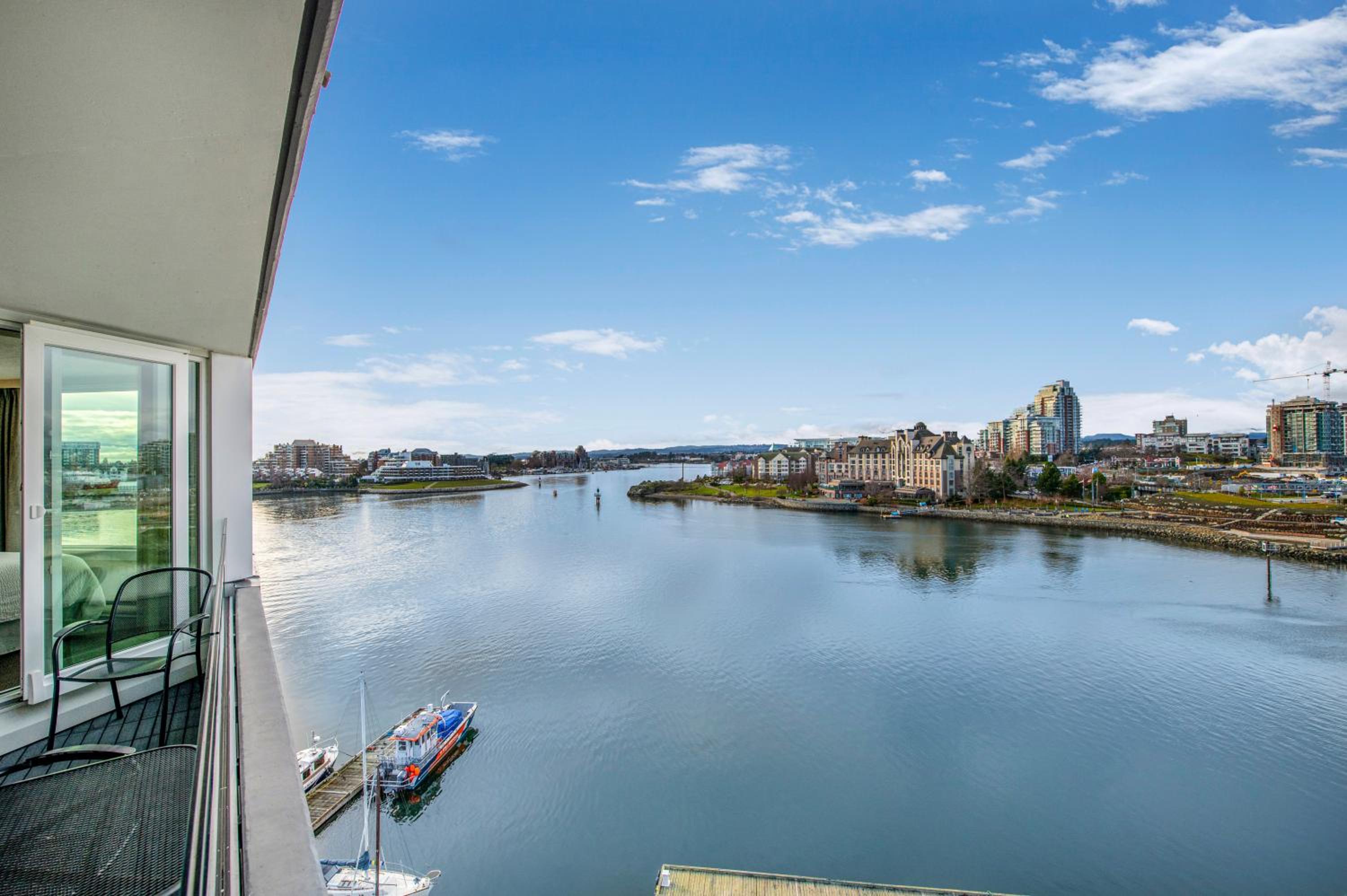One Bedroom Suite Waterfront View - Photo 5