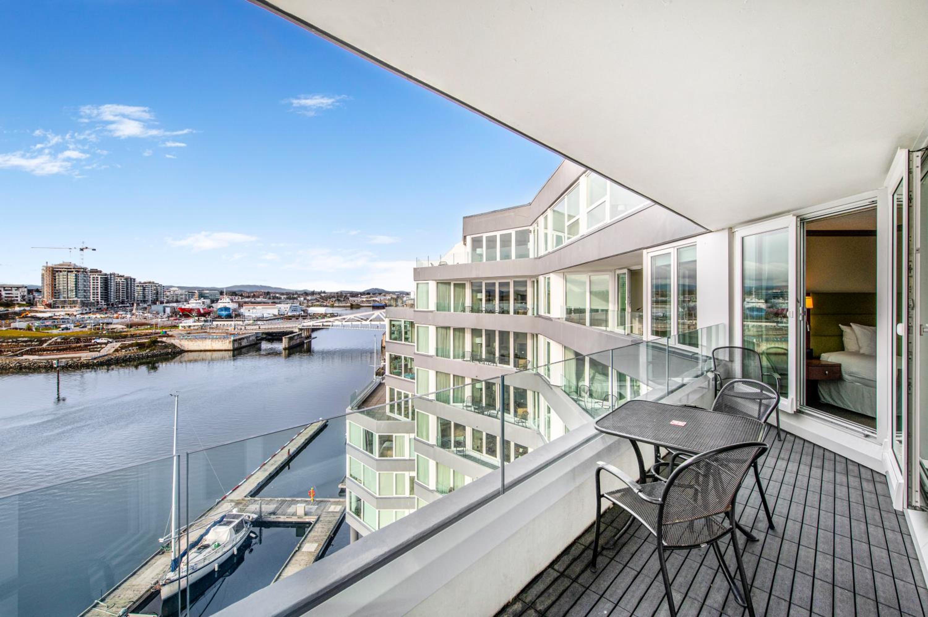 One Bedroom Suite Waterfront View - Photo 11