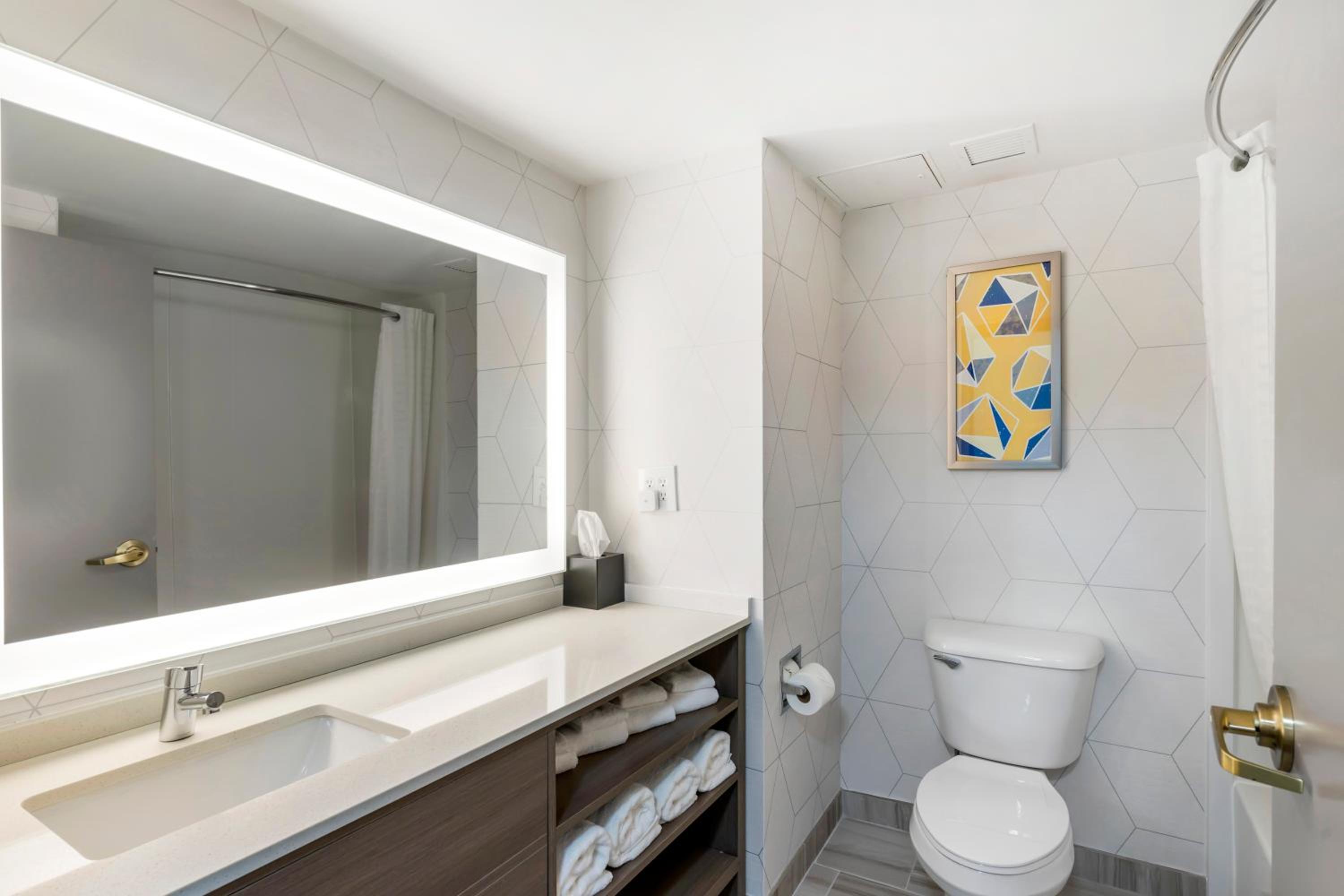Standard King Room - Non-Smoking  - Photo 3