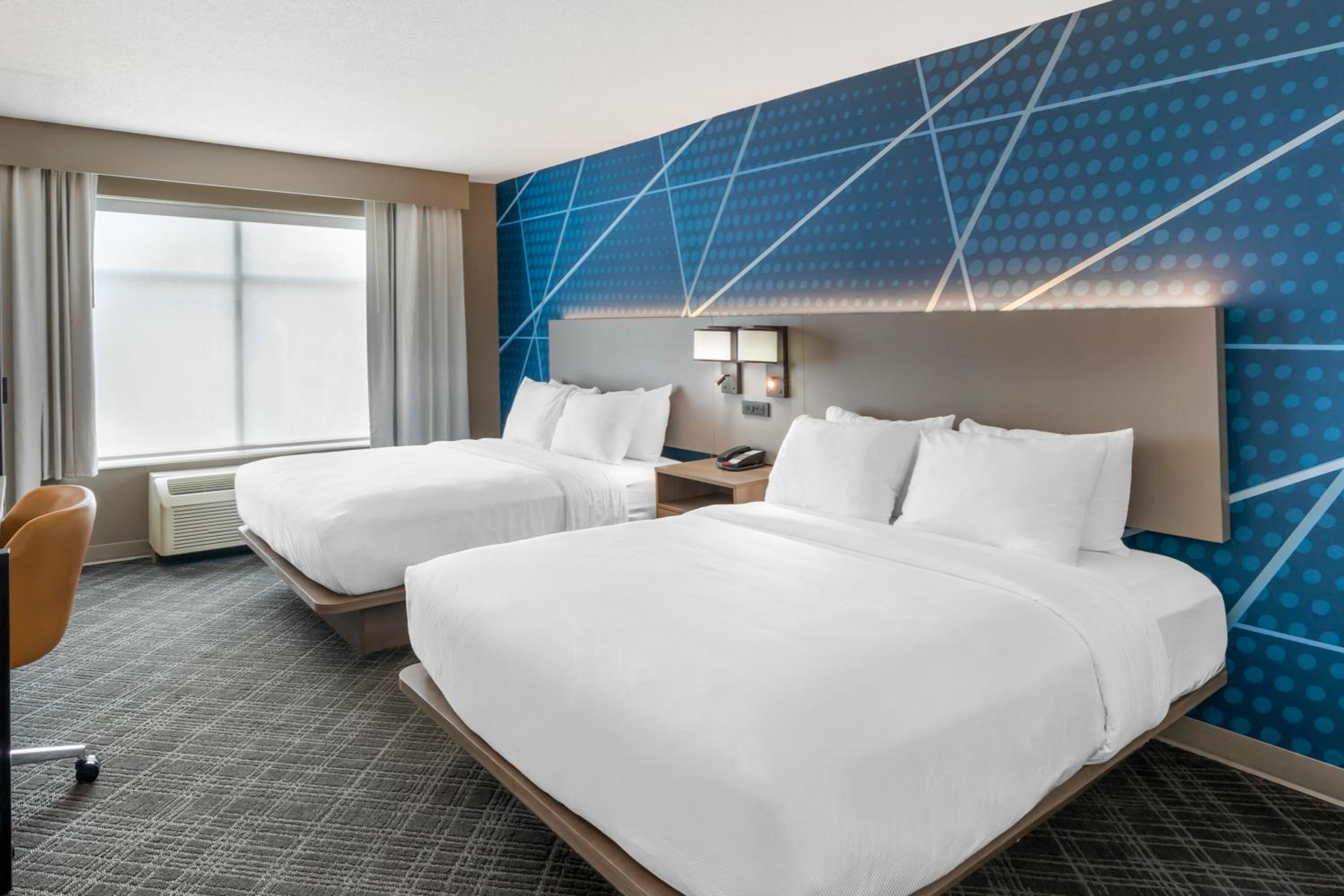 Queen Room with Two Queen Beds - Non-Smoking - Photo 4