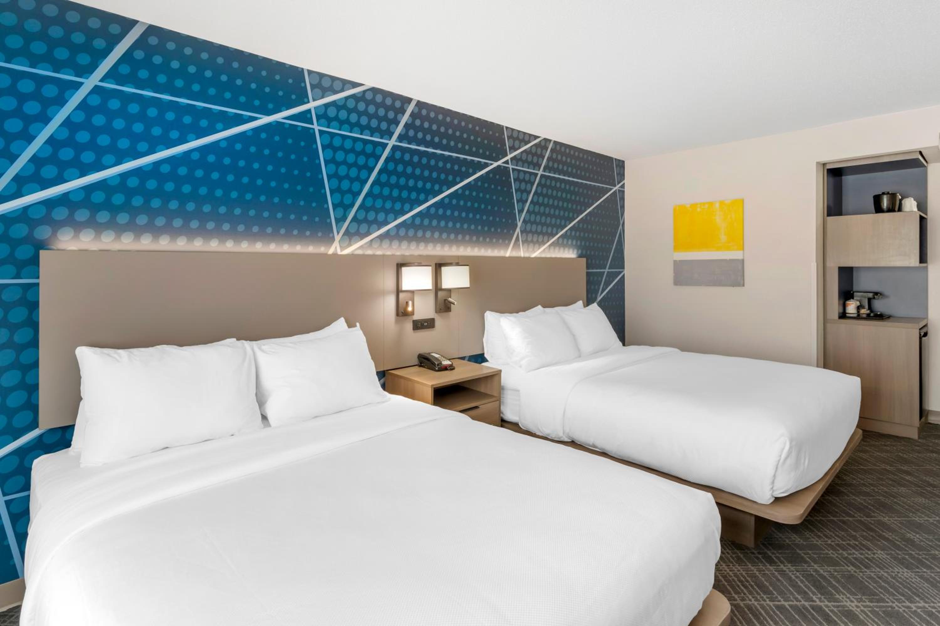 Queen Room with Two Queen Beds - Non-Smoking - Photo 1