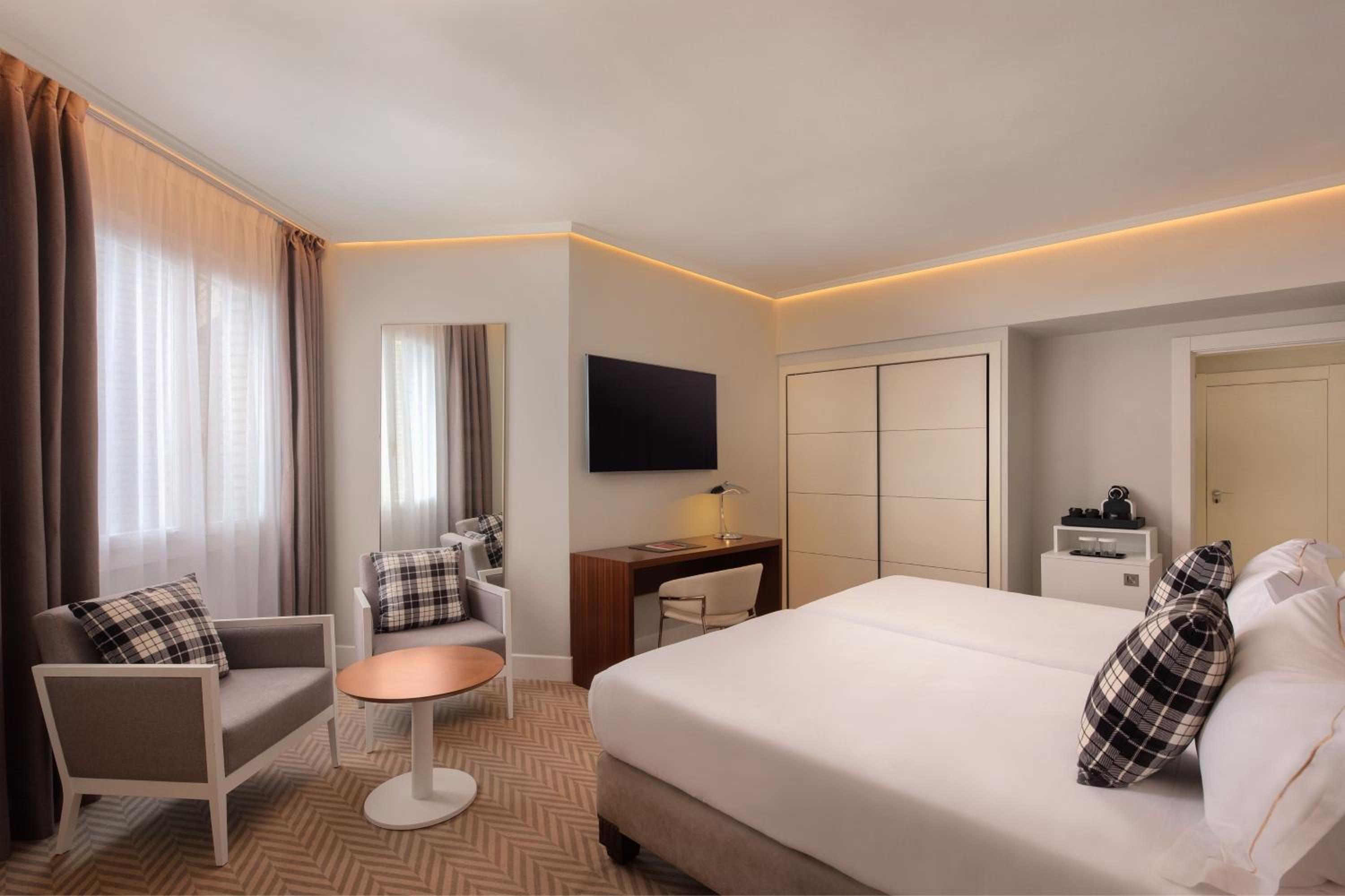 Guest Room with Twin beds