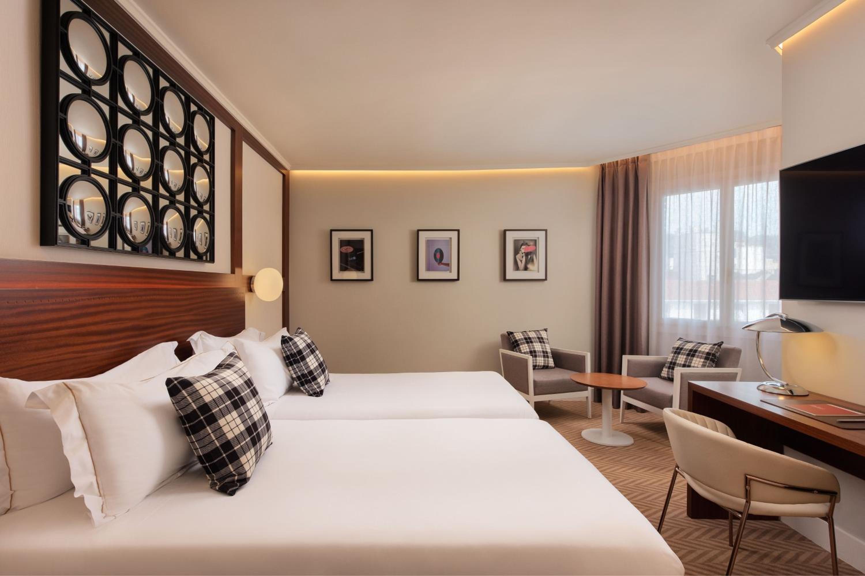 Guest Room with Twin beds