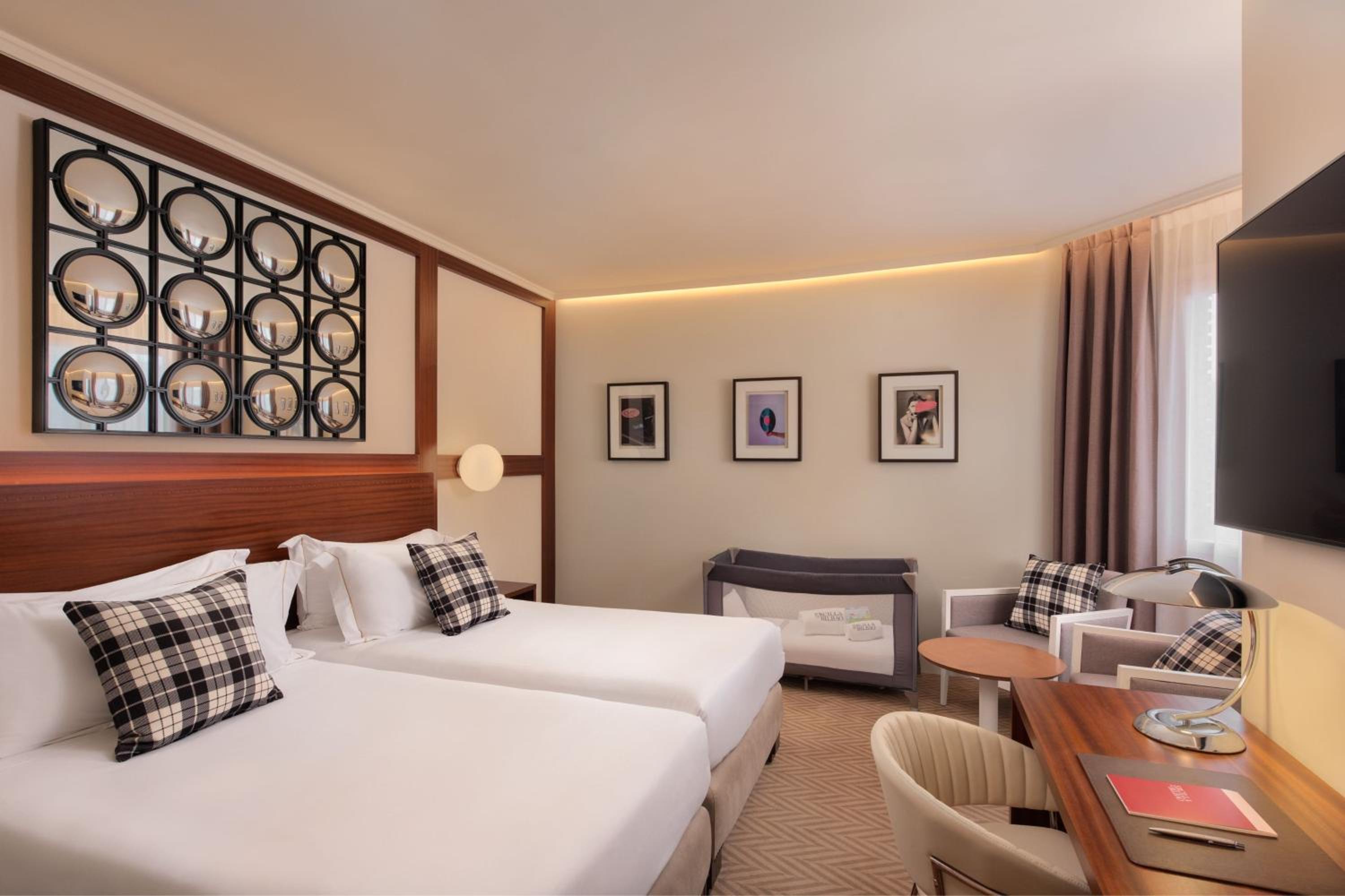 Guest Room with Twin beds